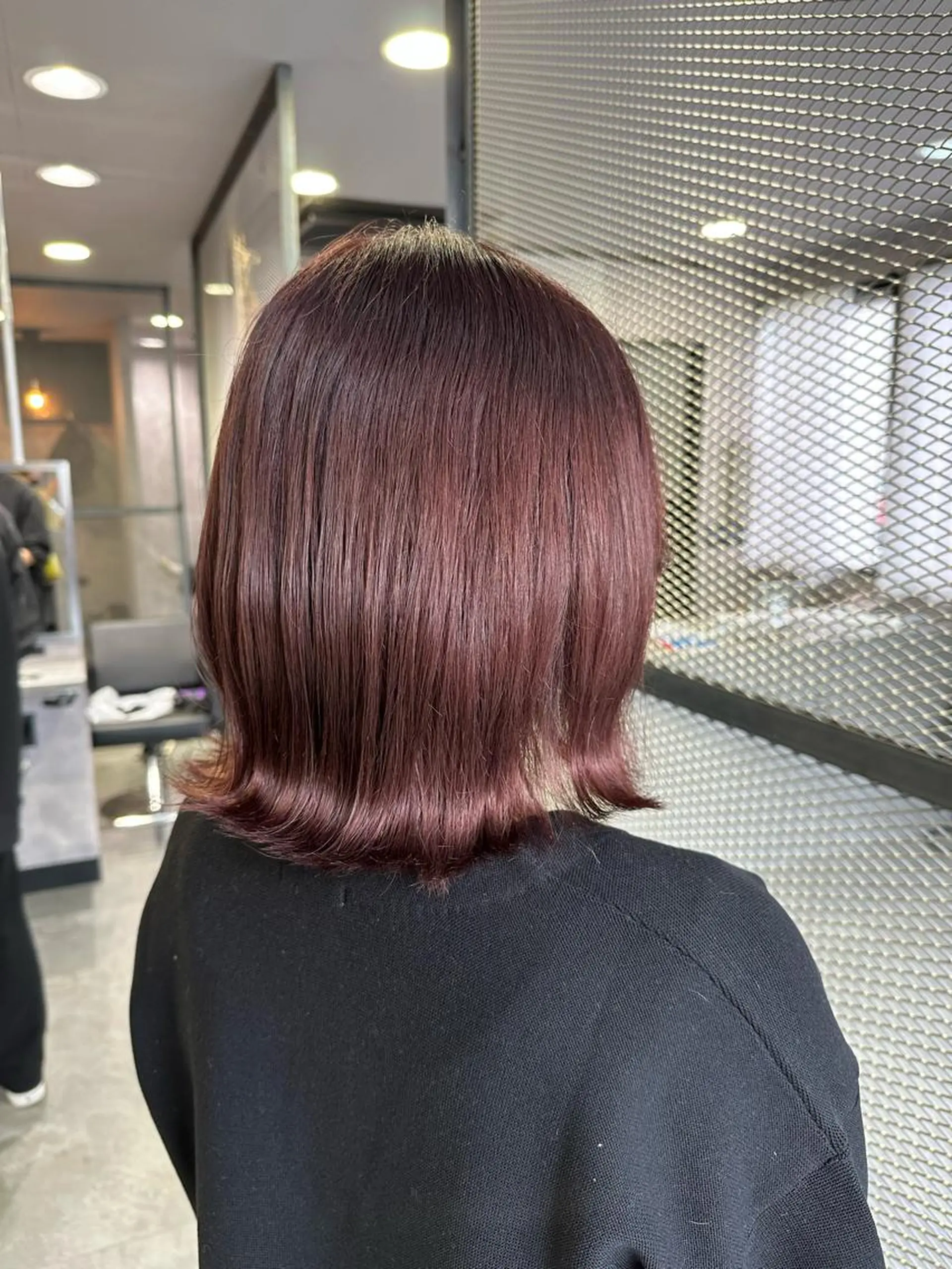 ミディアム 手塚 菜々美のヘアスタイル