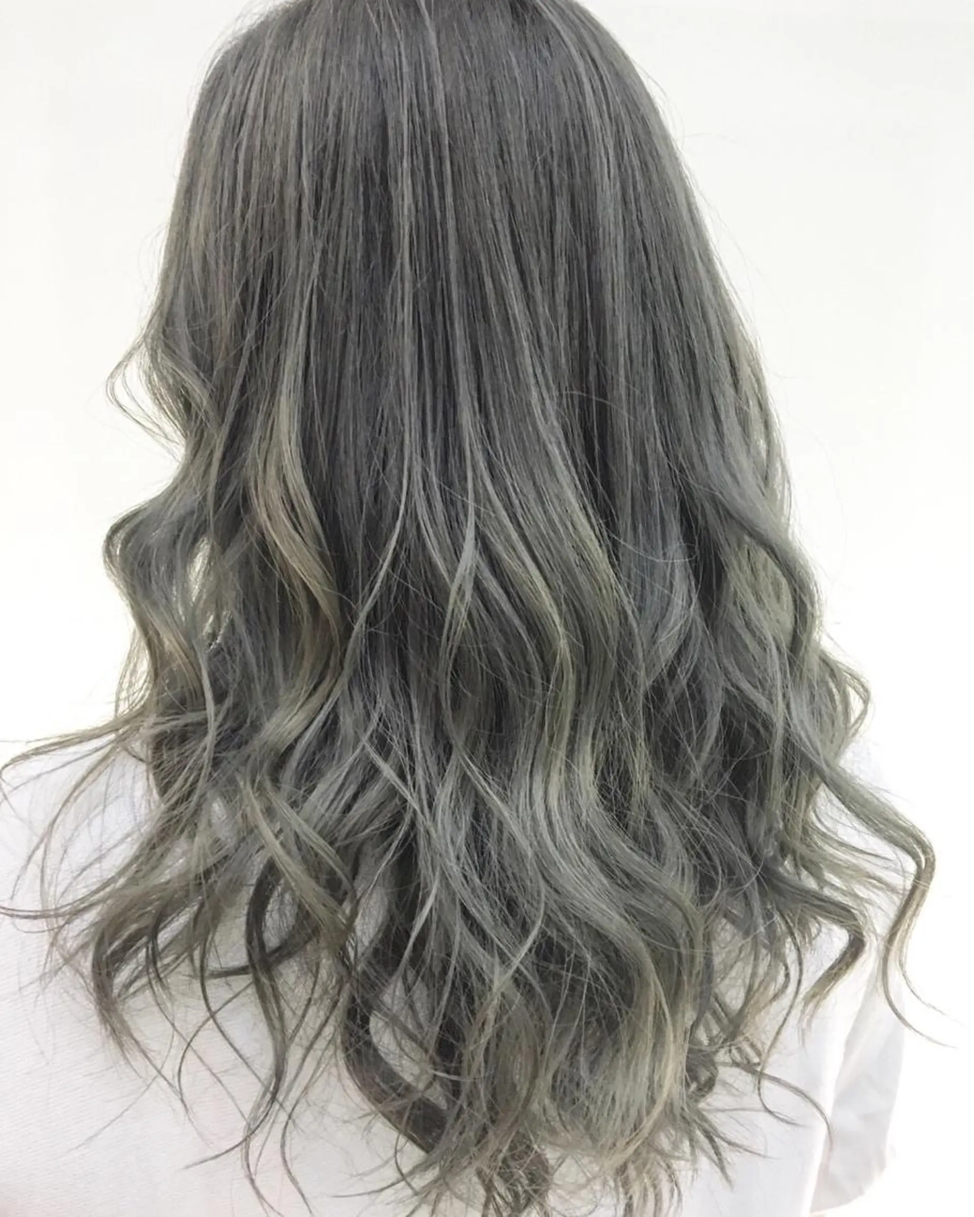 ミディアム VOICE　hair所属・レイヤーカット 川田くるみのヘアスタイル