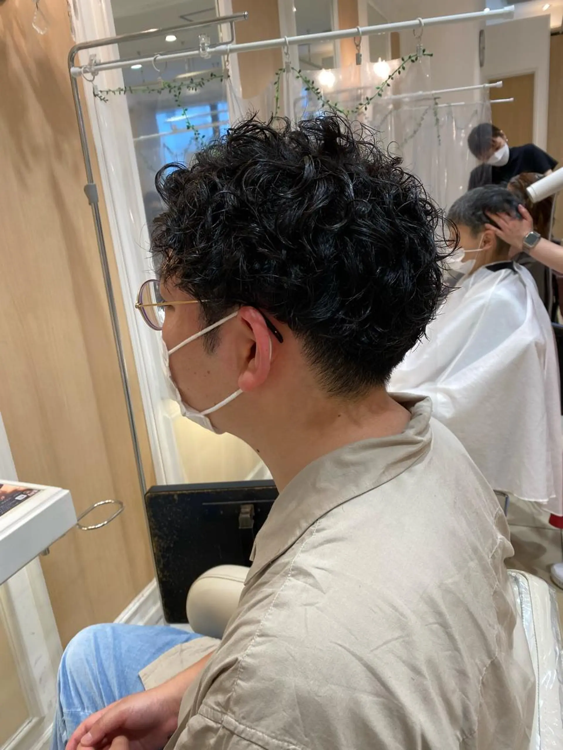 ショート パーマ メンズ カット パーマ メンズ特化型美容師 栗山勇人のヘアスタイル