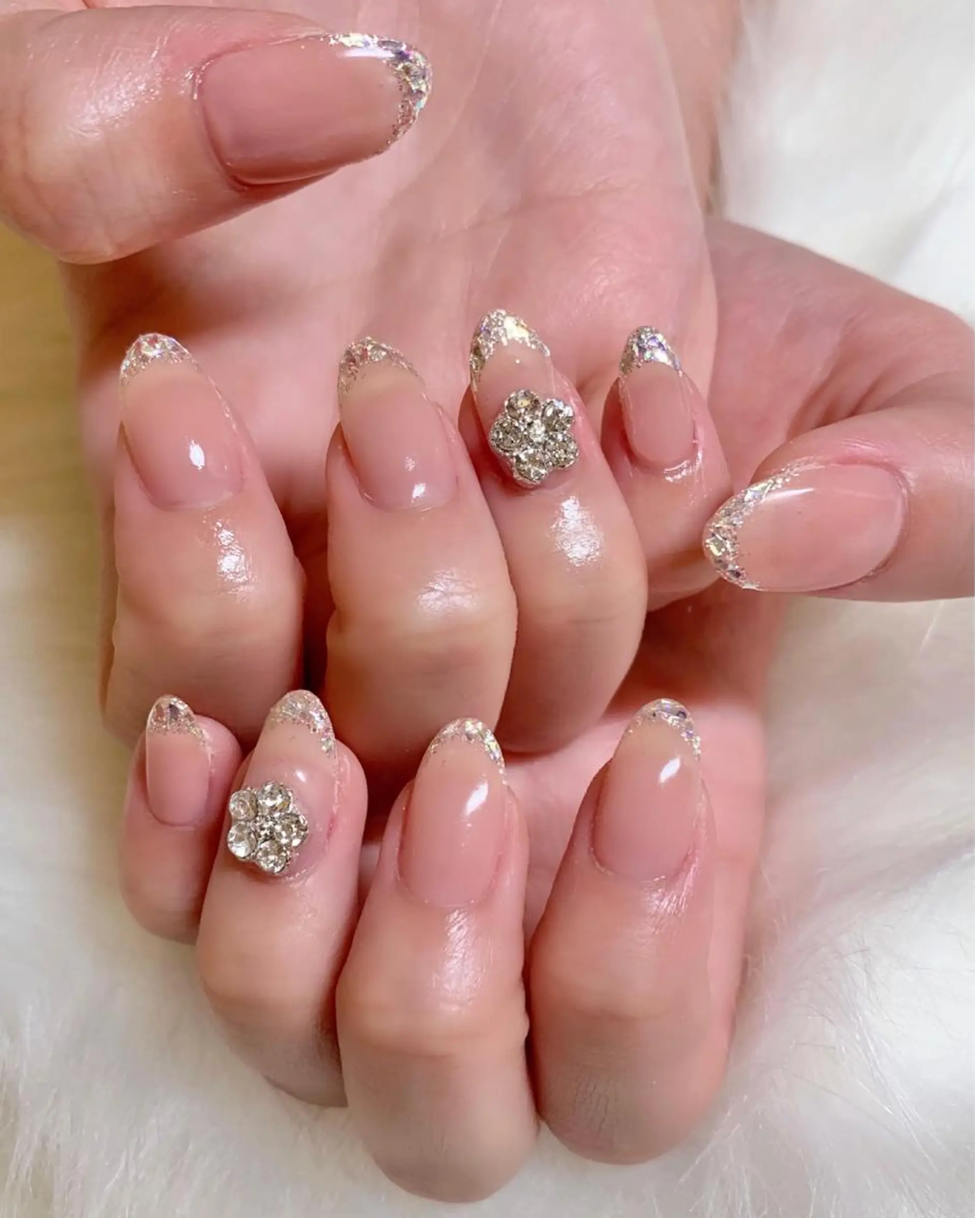 セミロング ネイル 韓国風ヘア フレンチネイル ガラスフレンチ キラキラネイル 韓国ネイル ハンドネイル R nailのネイルデザイン