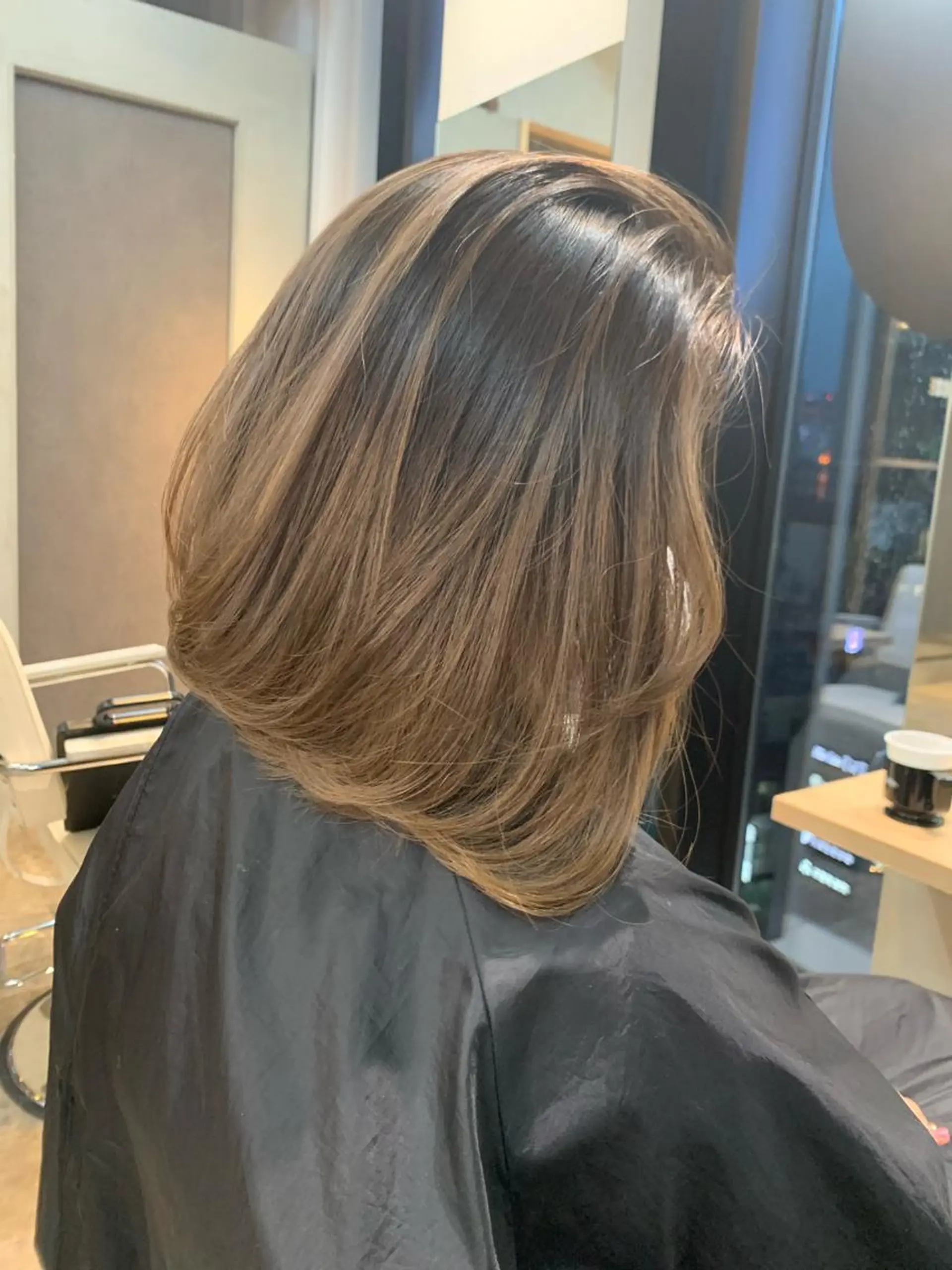 ショート 顔タイプ診断®︎ ハイトーンカラーのヘアスタイル