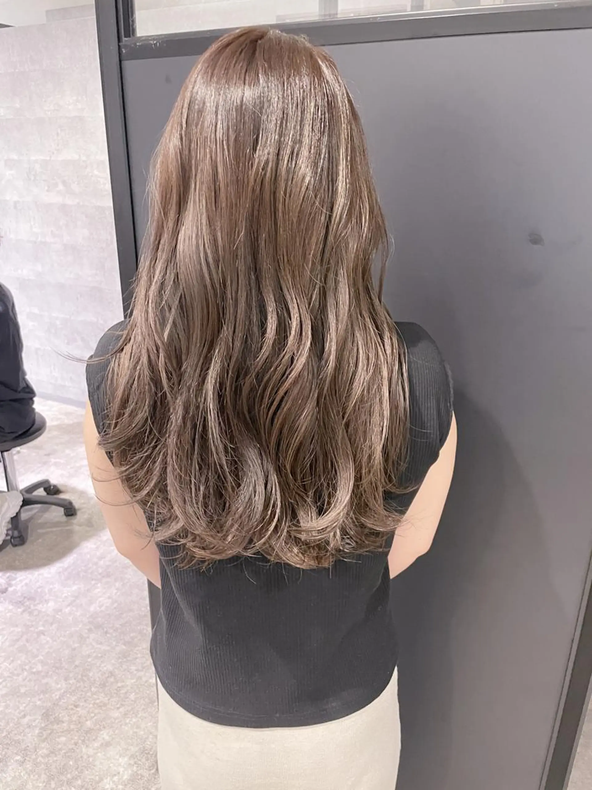 セミロング ボブ 斜めバング 外国人風カラー 伸ばしかけ ハイライト カット ヘアカラー トリートメント ＿WHITE鳳店 アンダーバーホワイトのヘアスタイル
