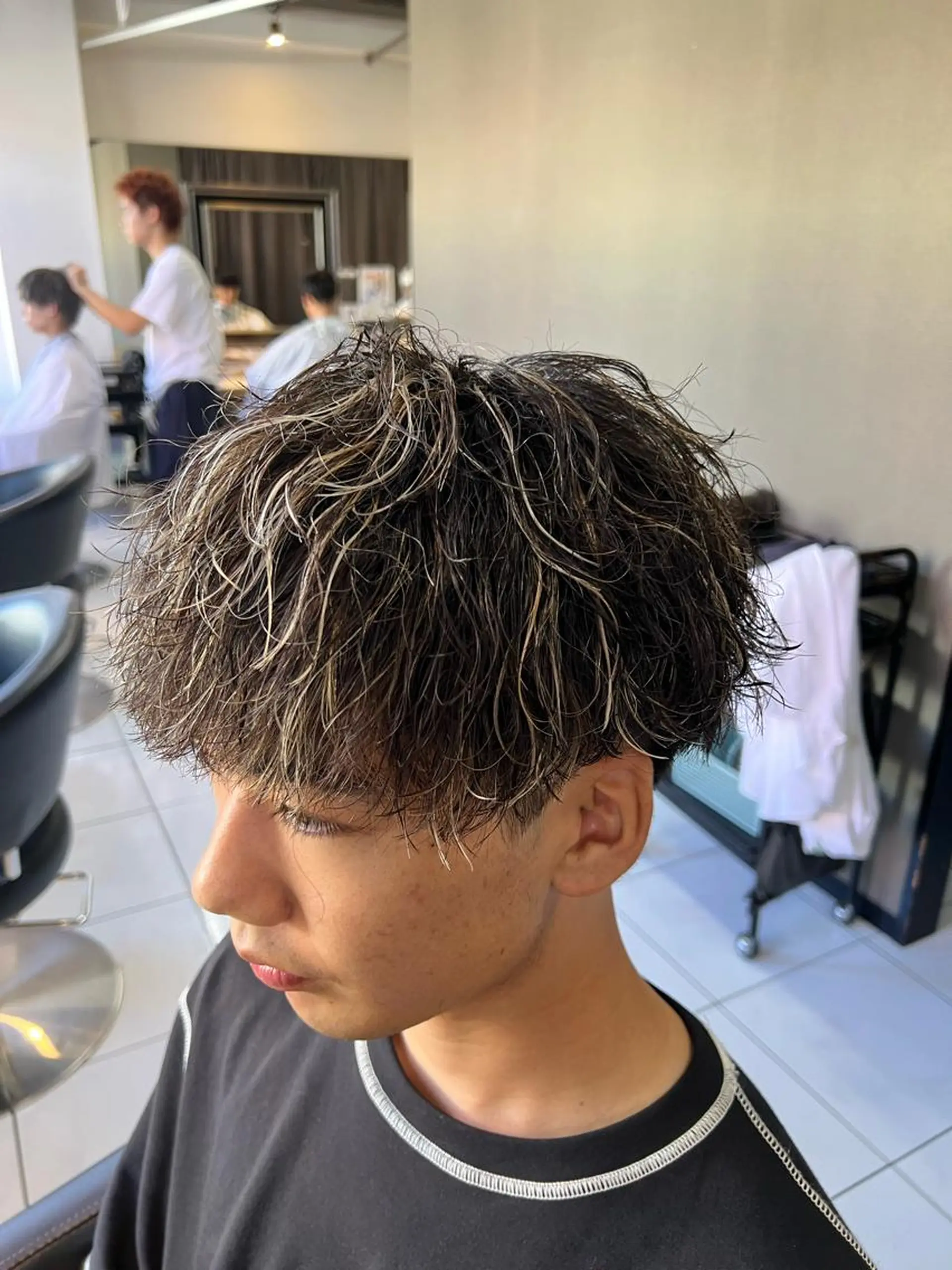 パーマ メンズ センターパート フェードカット カルマパーマ マッシュ メンズパーマ カット パーマ パーマ特化美容師 茂木広幸のヘアスタイル