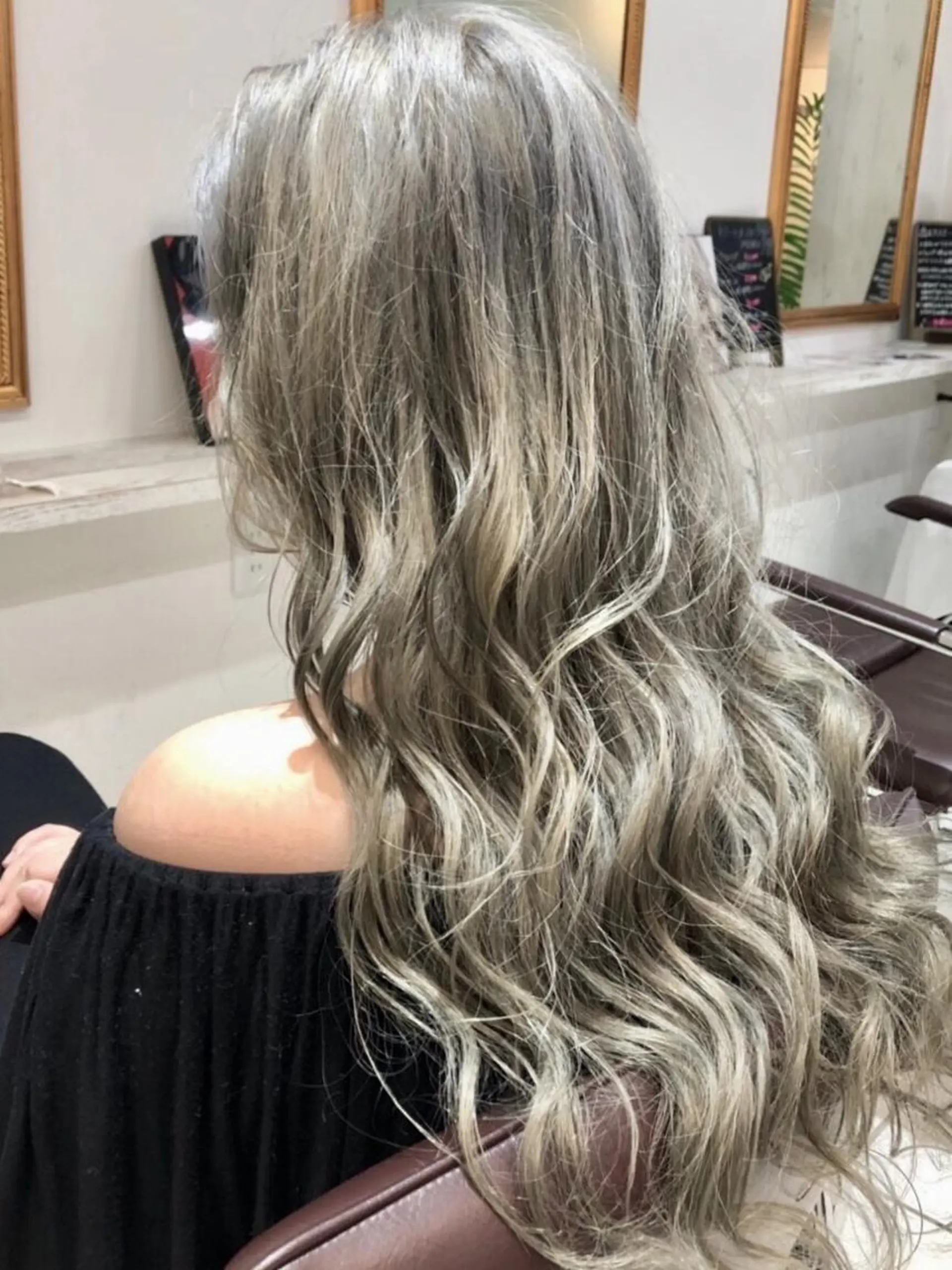 ロング カラー ヘアアレンジ Device ディバイスのヘアスタイル