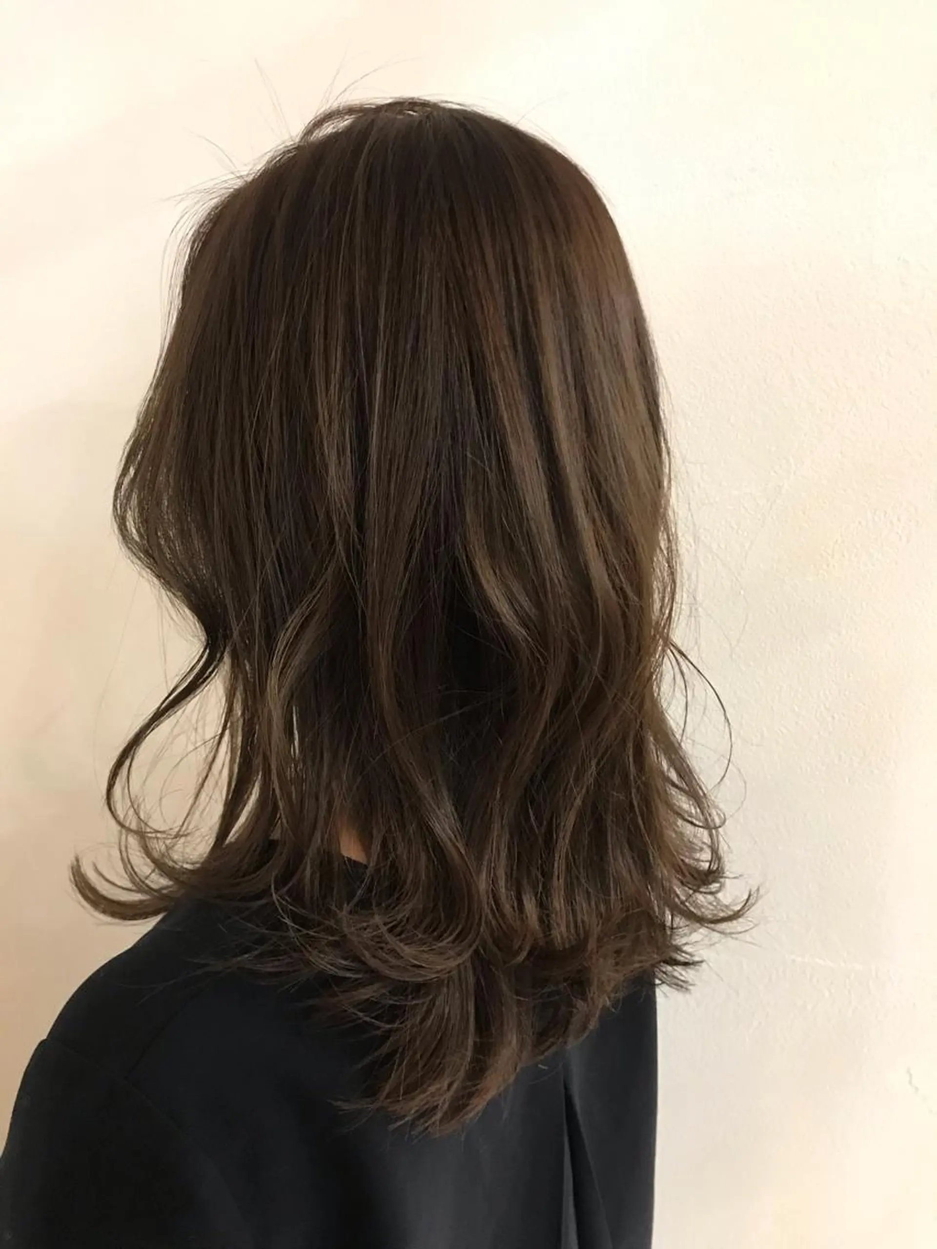 ミディアム カラー NATSUKA 403号室のヘアスタイル