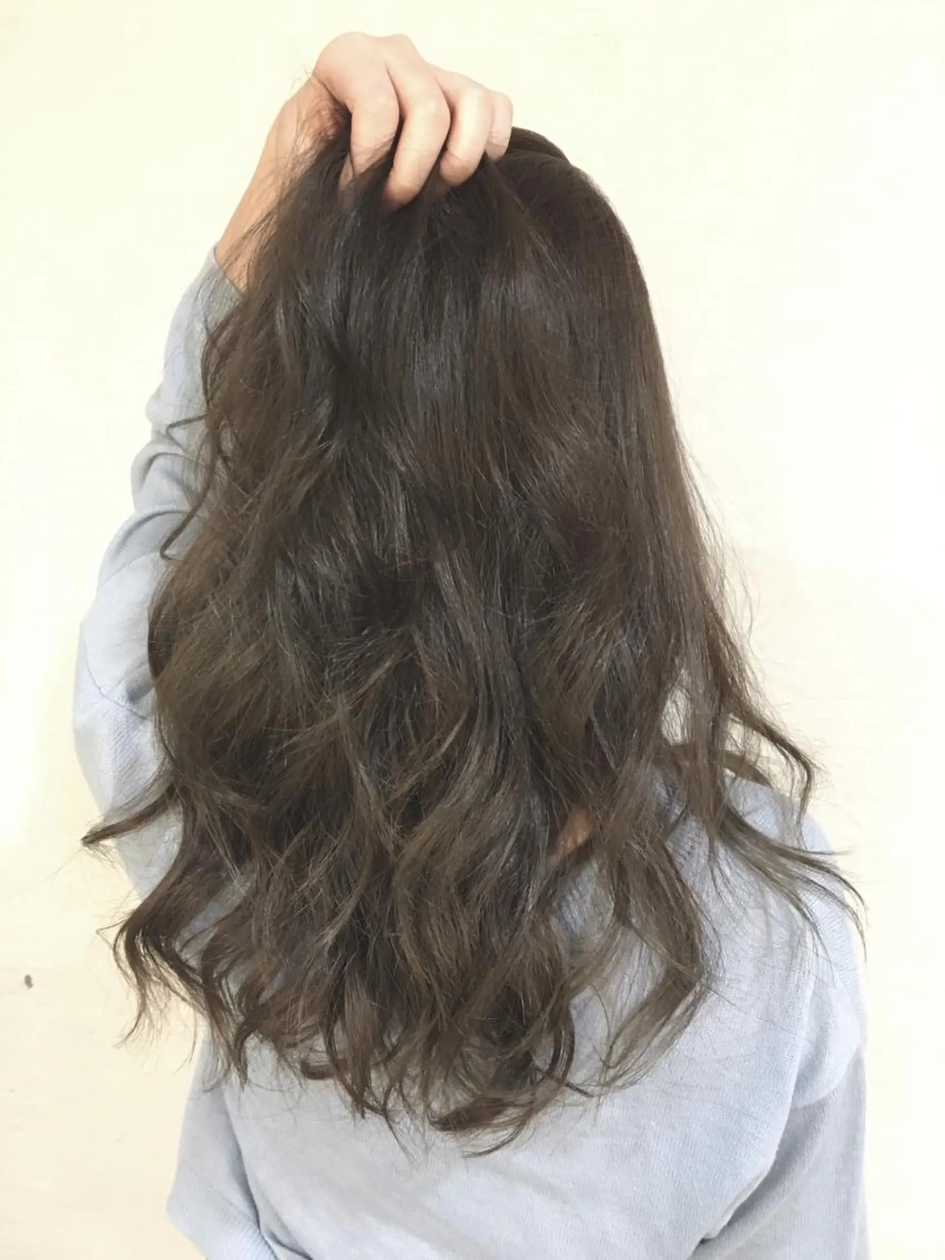 ミディアム ブリーチなしダブル/ レイヤーカット 小棹のヘアスタイル