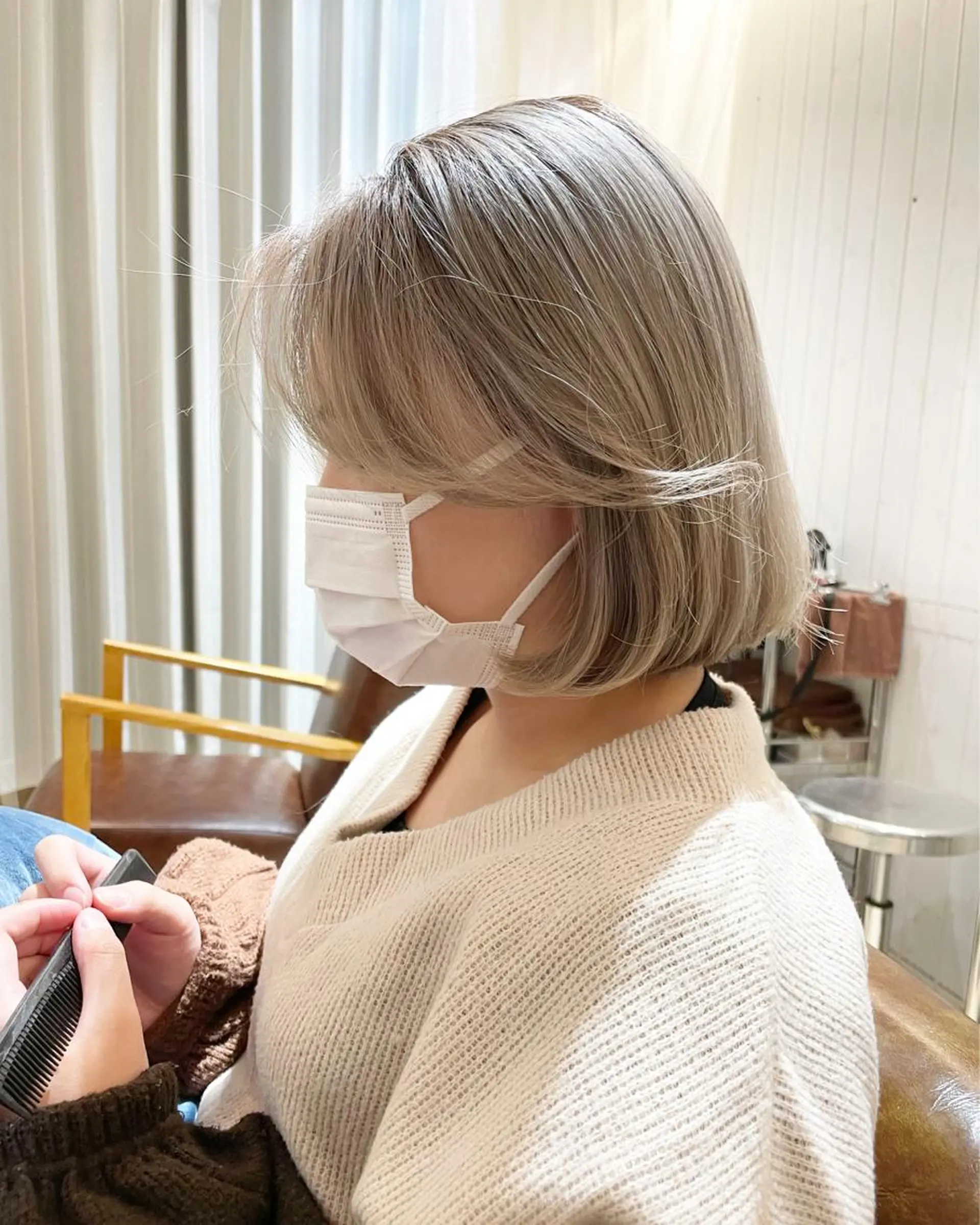 ショート カラー ブリーチ シルバー ケアブリーチ/ エクステ/レイヤーのヘアスタイル