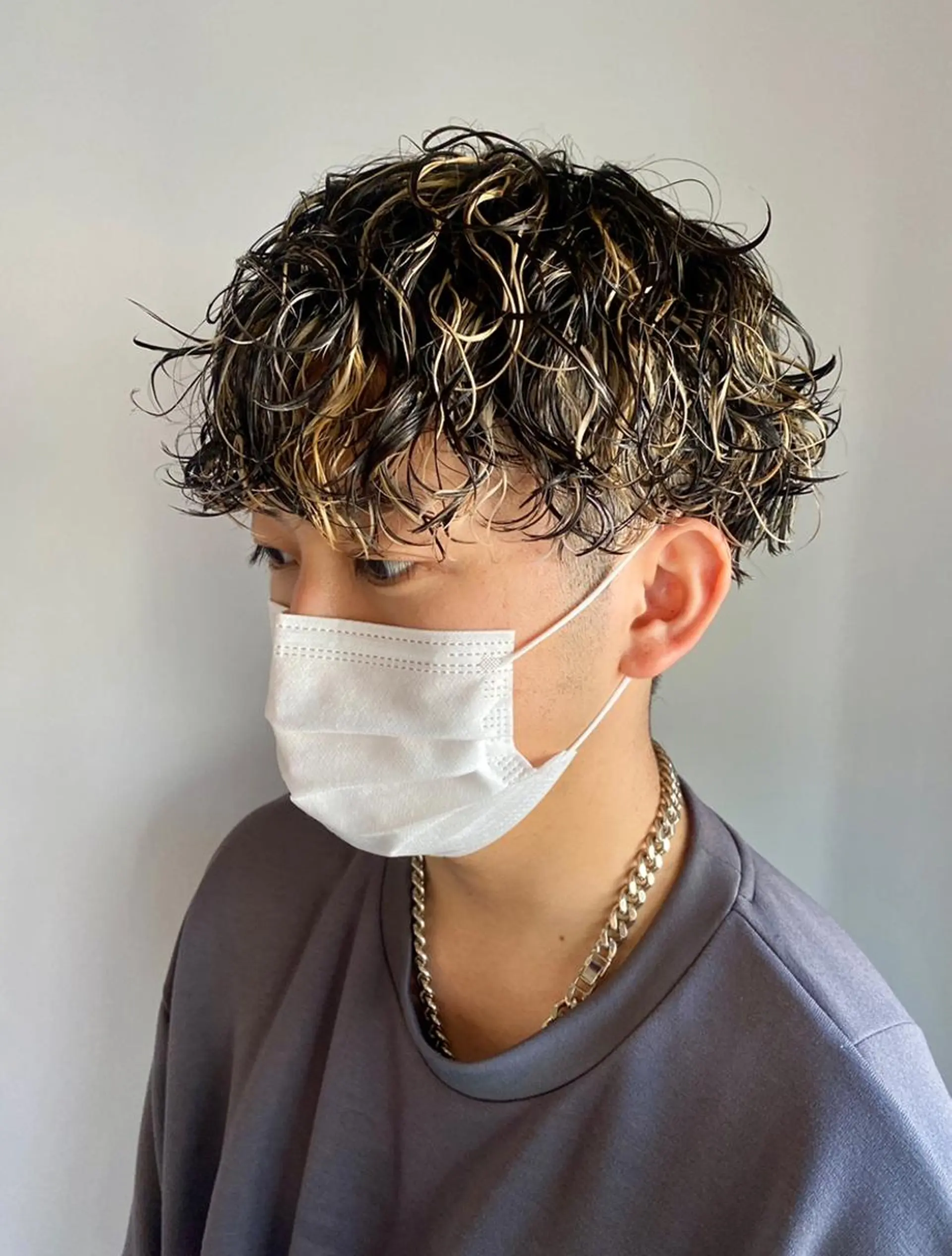 ショート カラー メンズ メンズブリーチ コンマヘア フェードカット メンズハイライト カルマパーマ カット ヘアカラー トリートメント 🔹YUTA🔹 メンズパーマのヘアスタイル