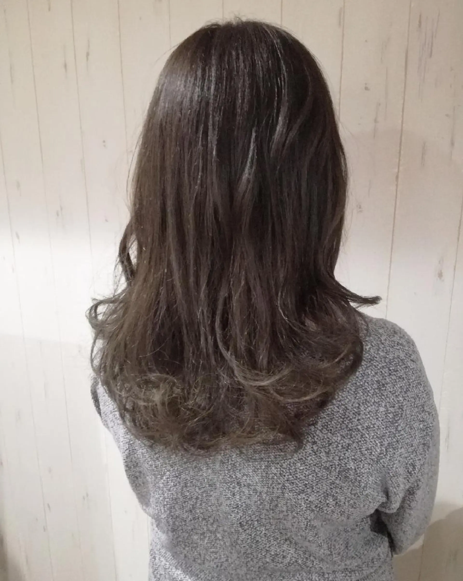 セミロング カラー アッシュ アッシュグレー 西川 敏夫のヘアスタイル