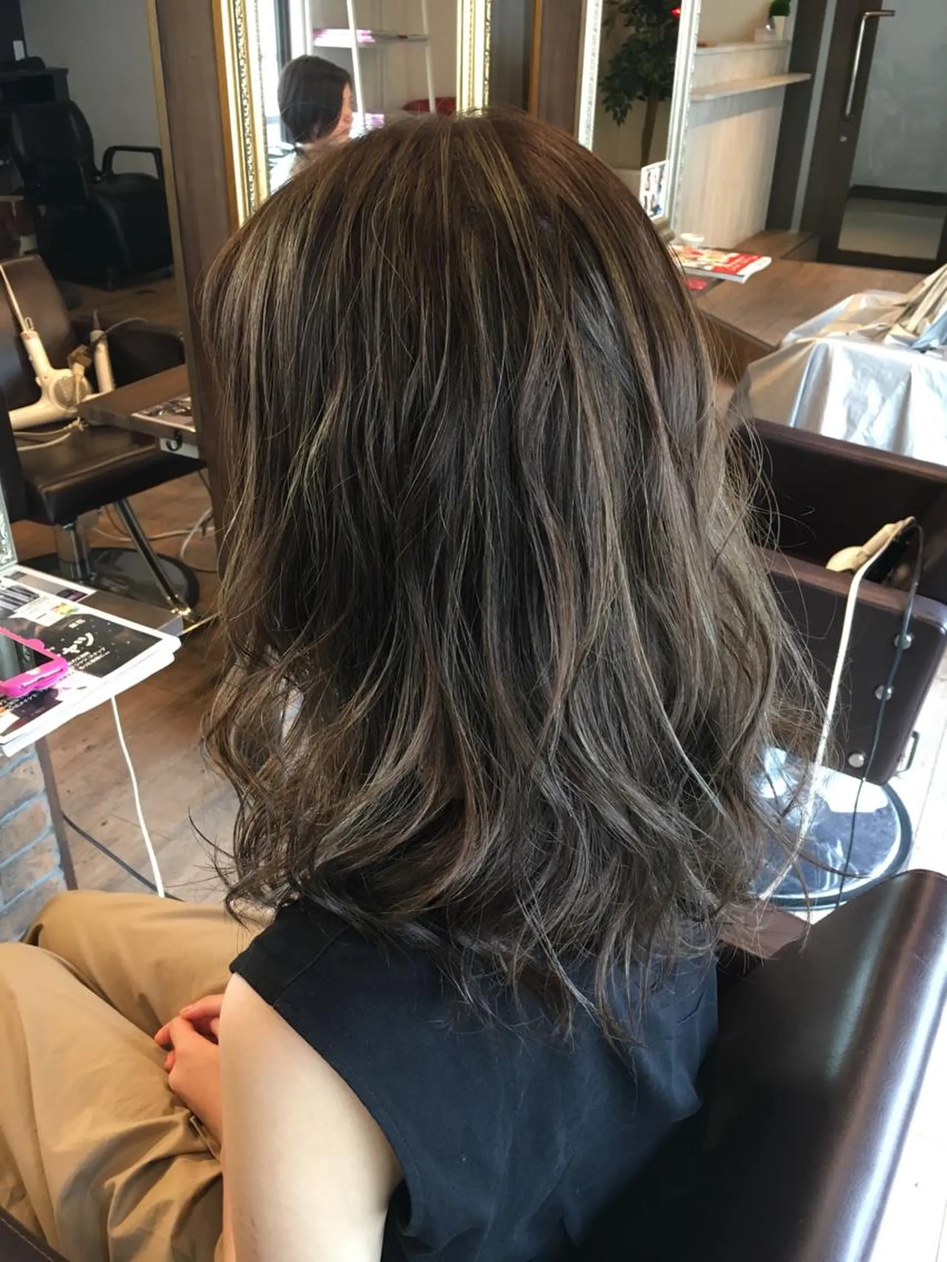 ミディアム カラー グレージュ ハイライトカラー ハイライト JILBLAN京都 ショート/ハイライトのヘアスタイル