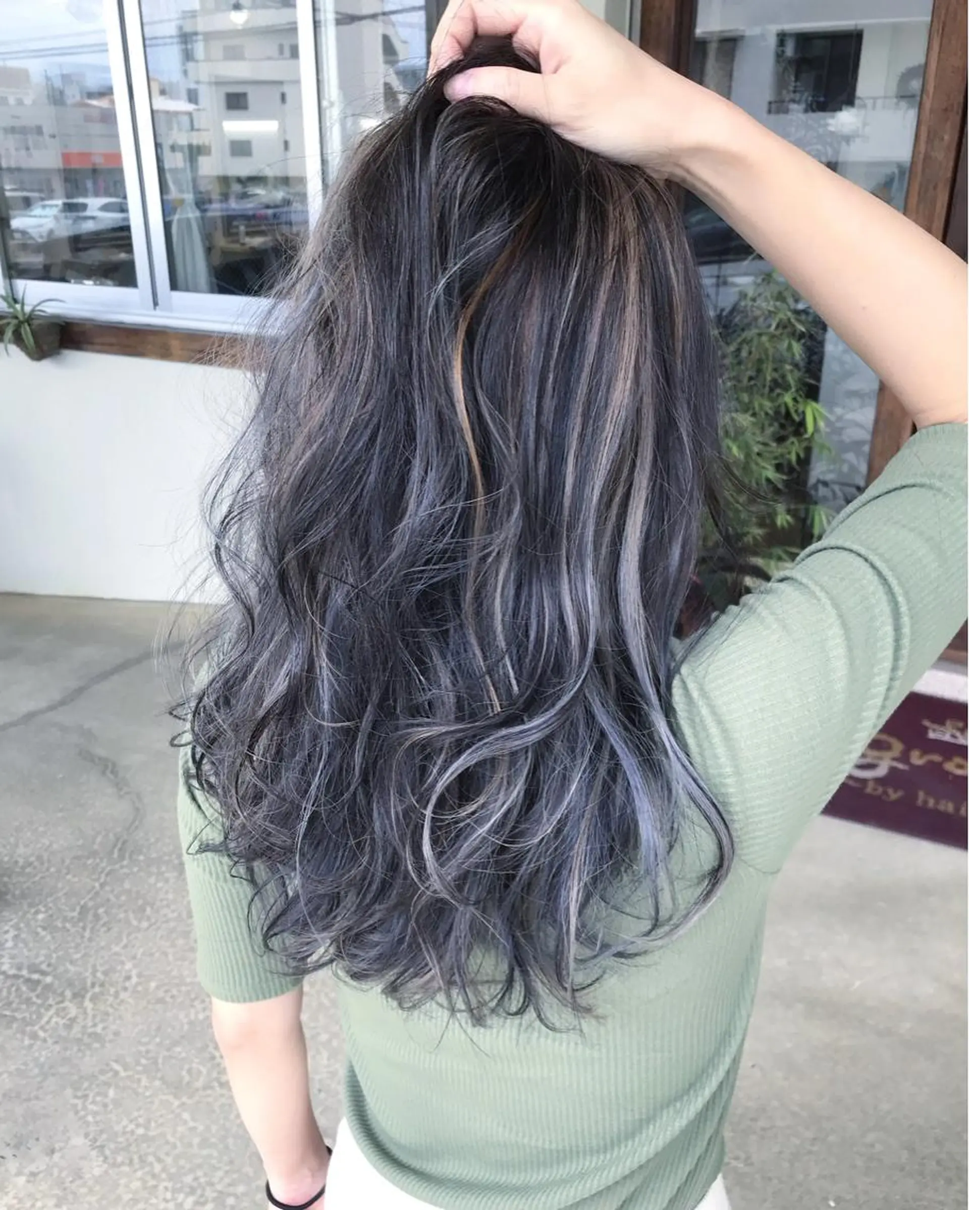 ミディアム カラー バレイヤージュ ハイライトカラー ハイライト レイヤーカット grand juteのヘアスタイル