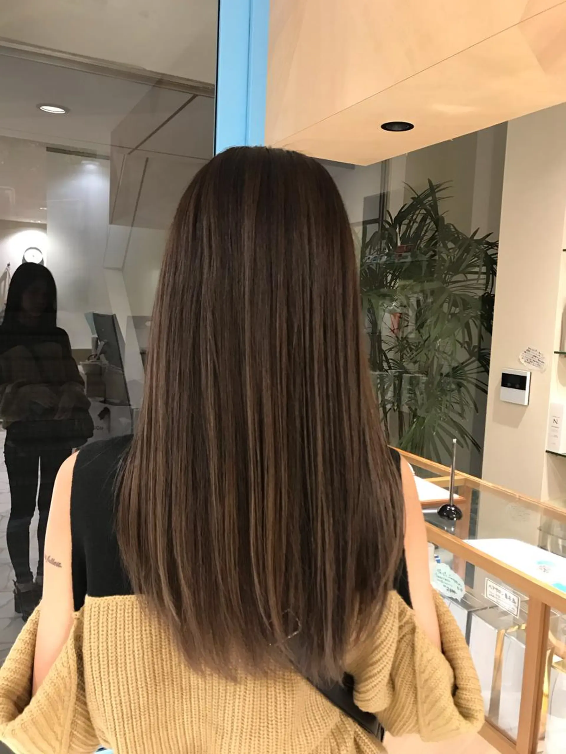 ロング カラー CYAN.矢場町店所属・三代 ゆりあのヘアスタイル