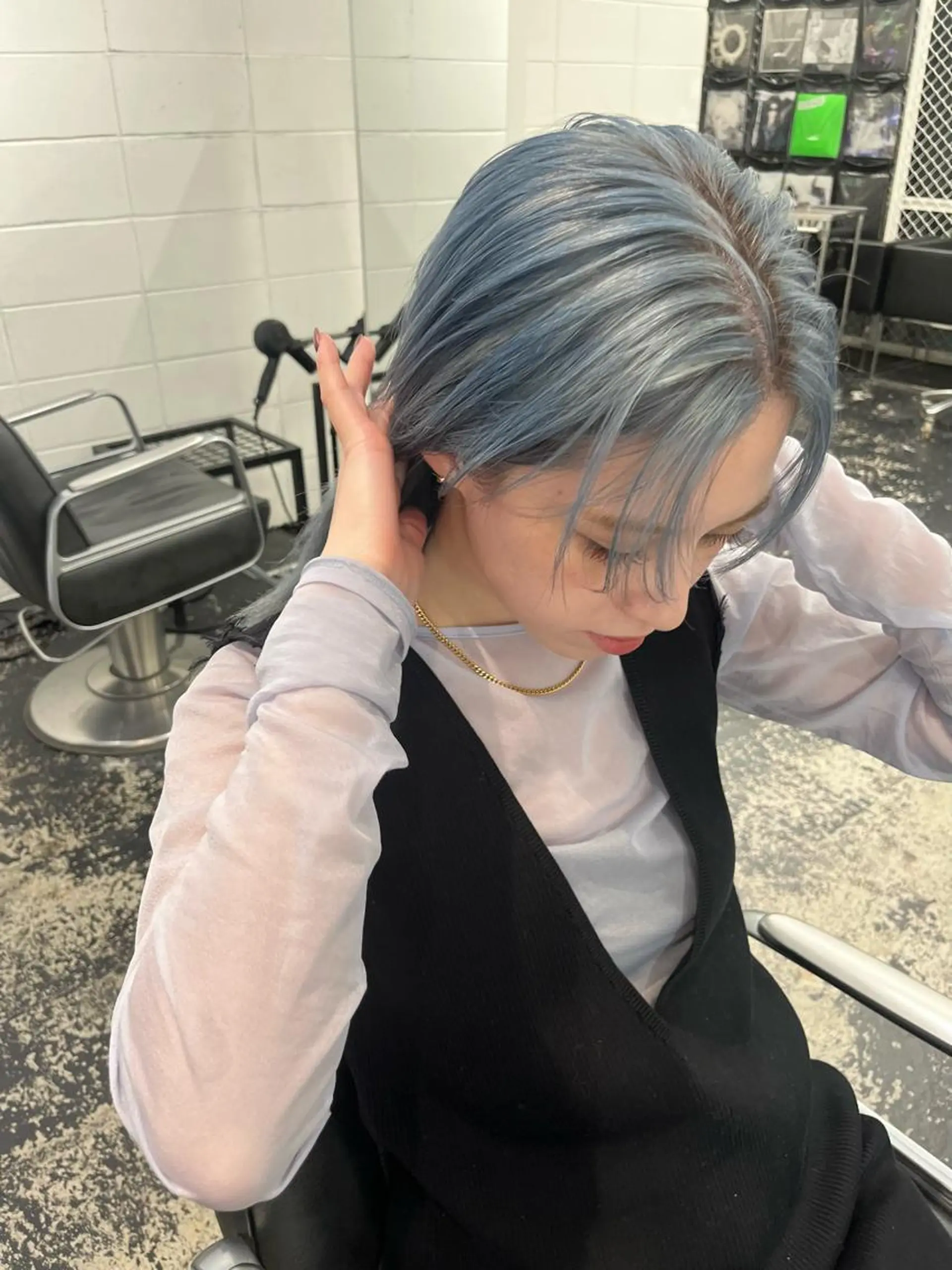 セミロング カラー パーマ ヘアアレンジ メンズ キッズ ネイル マツエク・マツパ アイブロウ メンズブリーチ ブリーチ ブルーカラー ブルー カット ヘアカラー トリートメント 艶ハイトーン/ヘア アレンジAYAKAのヘアスタイル