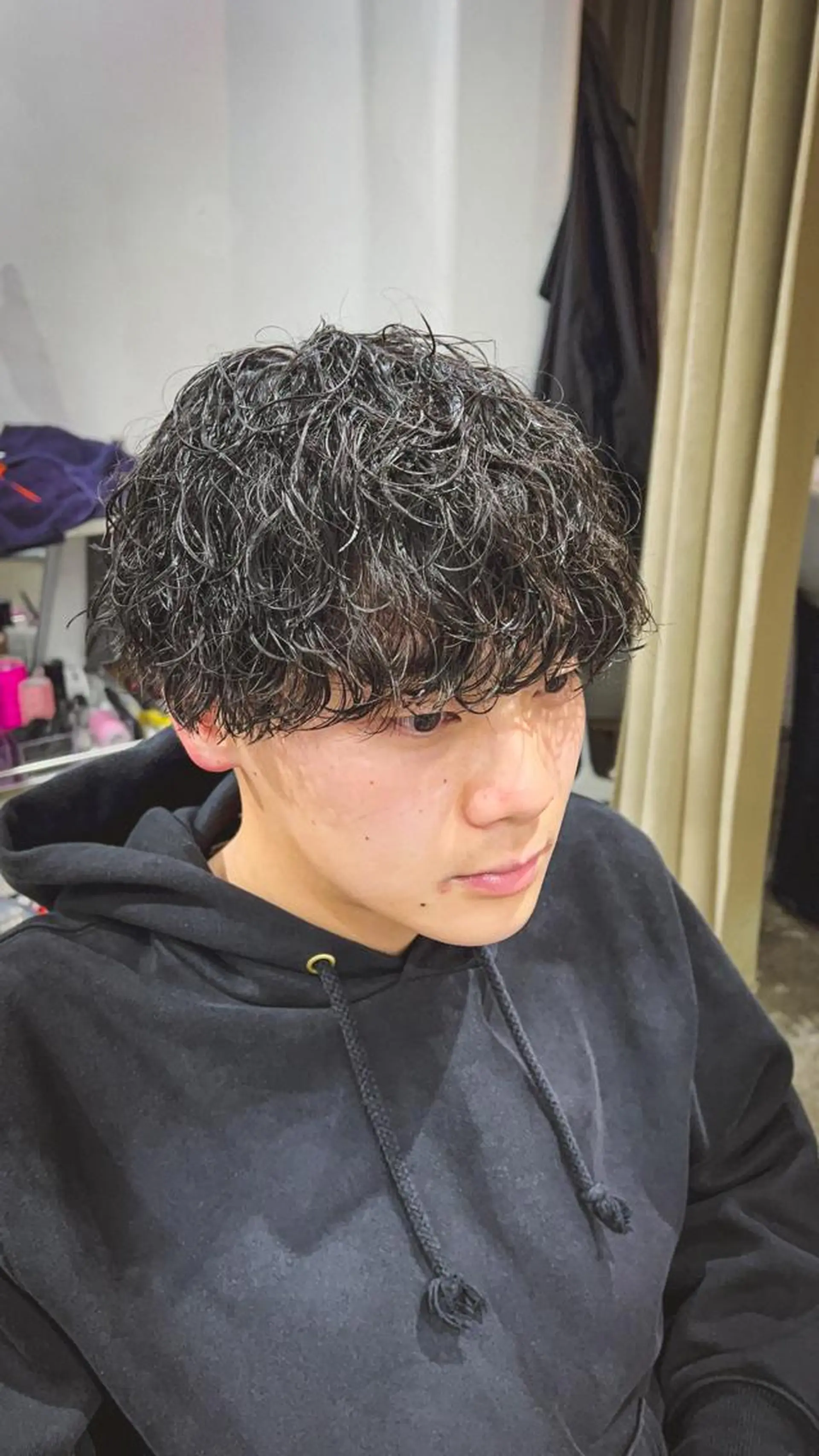 ショート パーマ メンズ メンズパーマ 波巻きパーマ 卒業式のヘアスタイル Je suis heureuse Tres所属・✨骨格矯正メンズ特化 美容師公平✨のヘアスタイル