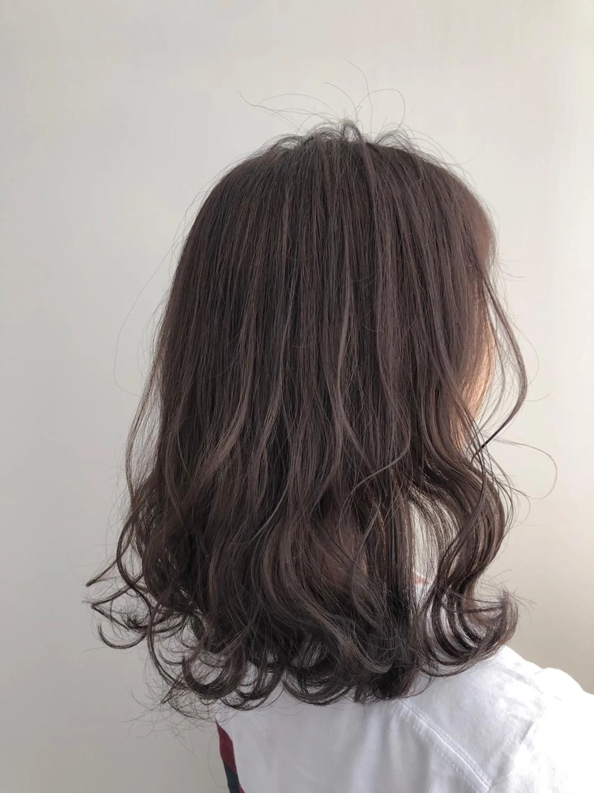 ミディアム カラー グレージュ ハイライトカラー ハイライト SALOWIN神戸三宮East店所属・【半個室、艶髪】西村 有司のヘアスタイル