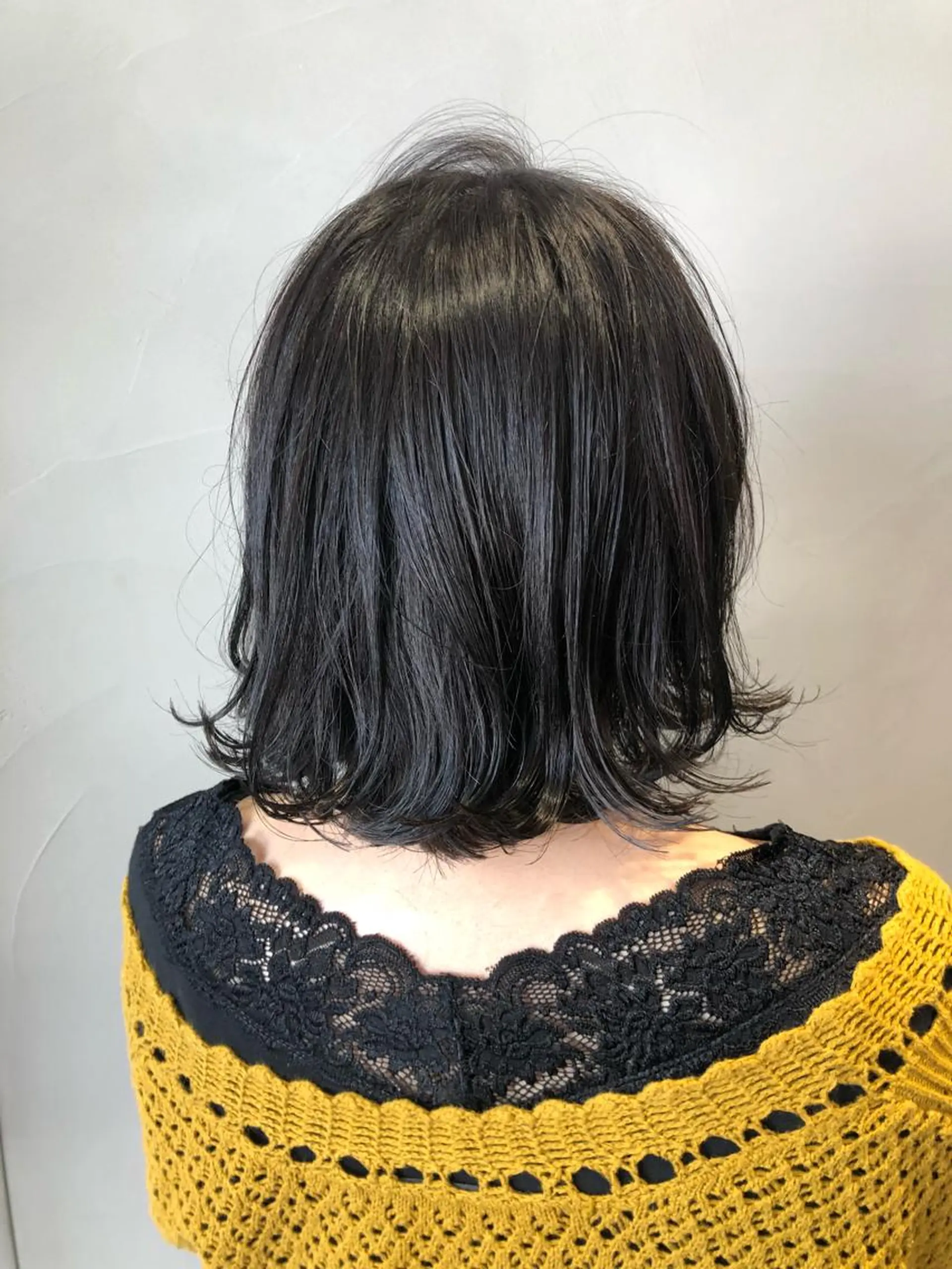 ショート カラー 荒木 依莉亜のヘアスタイル