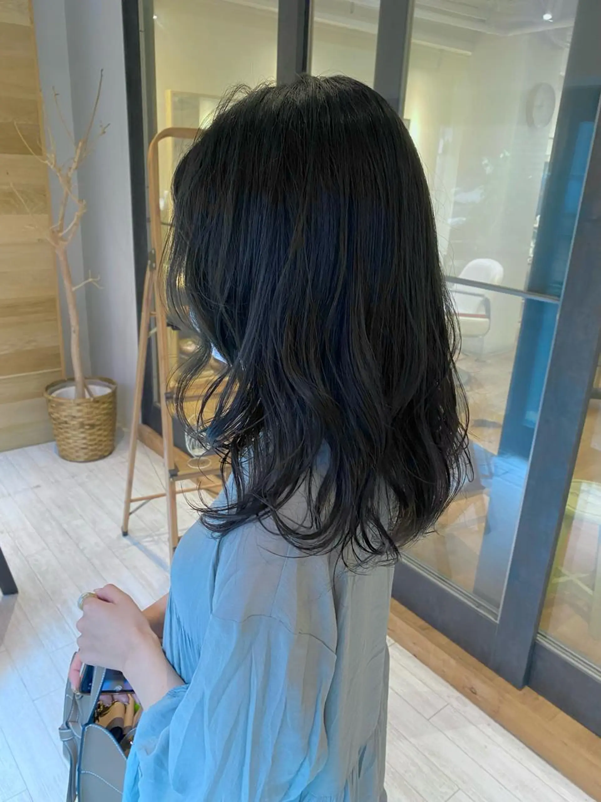 ミディアム カラー グレージュ オリーブグレージュ オリーブグレー トリートメント カット ヘアカラー トリートメント newi 京橋 【yuuki】のヘアスタイル