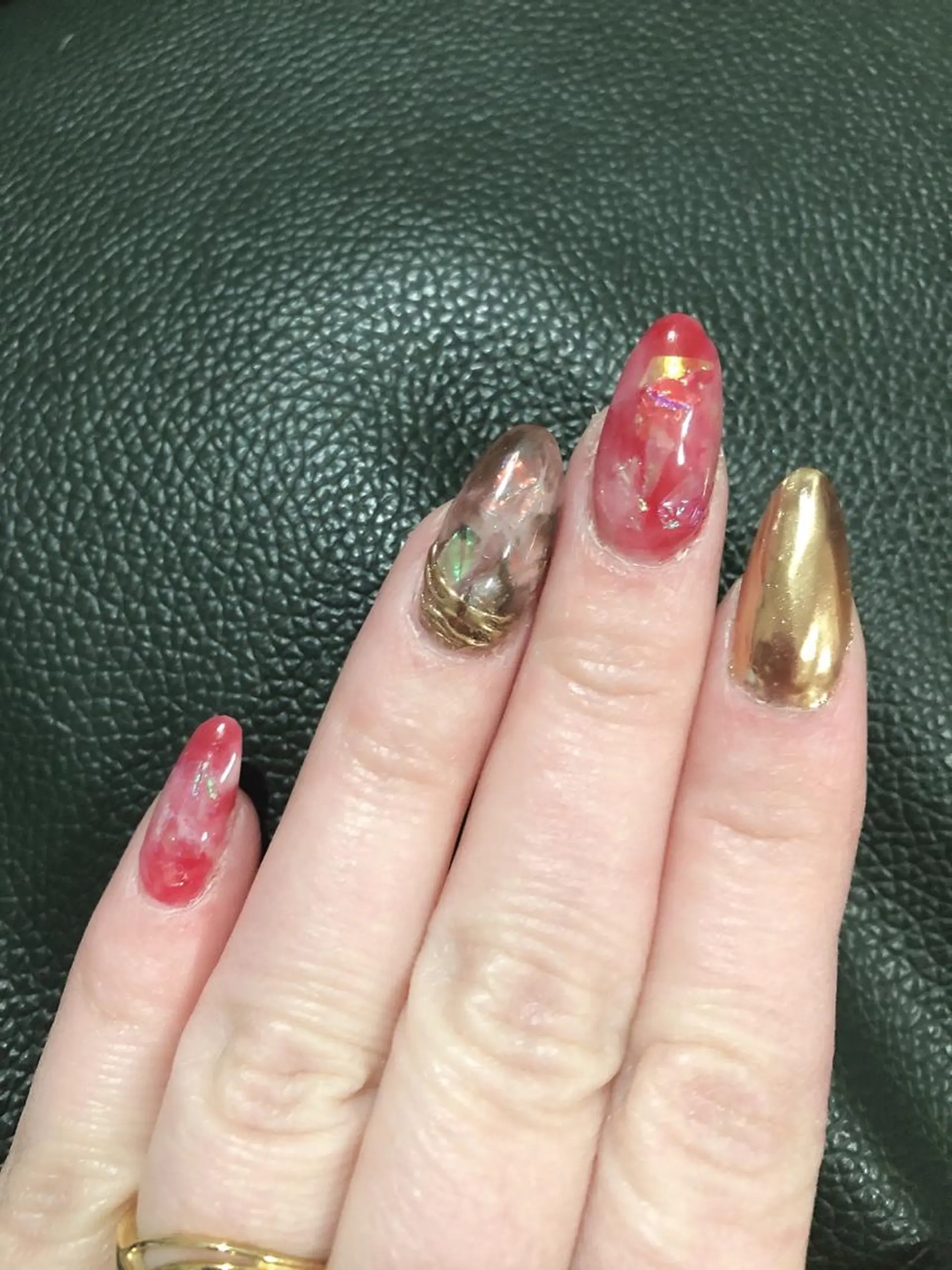 ネイル オーロラネイル ゴールド ハンドネイル chama所属・大和田 美貴のネイルデザイン