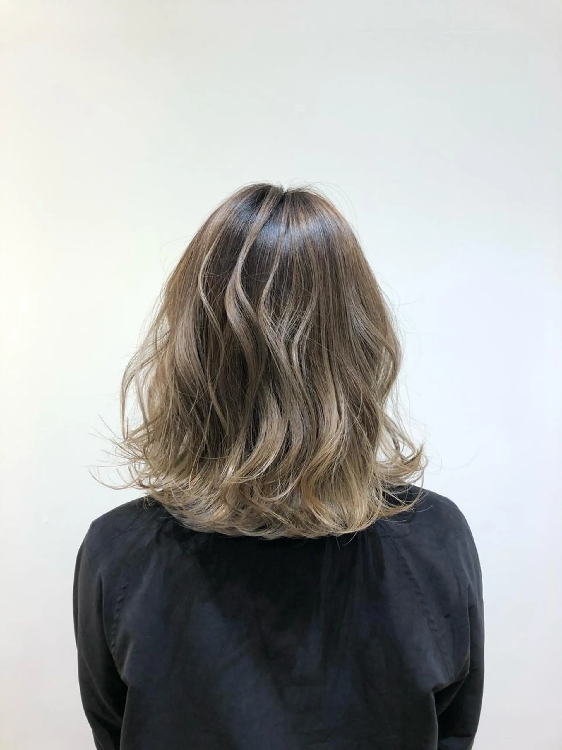 セミロング カラー バレイヤージュ ブリーチ レイヤーカット ヘアカラー トリートメント 【店長】大根 亮太のヘアスタイル