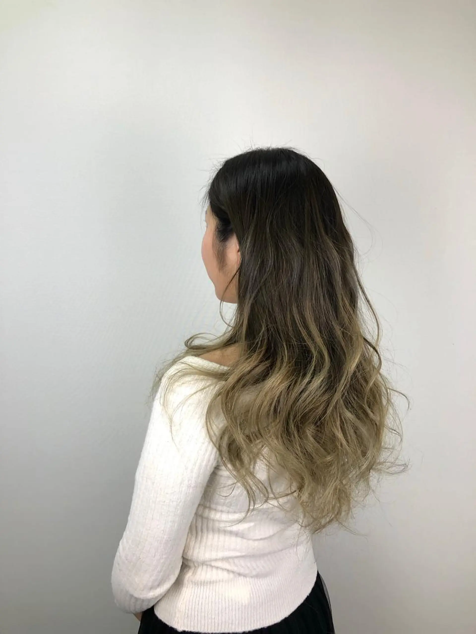 ロング カラー バレイヤージュ ベージュカラー レイヤーカット ALLEY MARKET所属・アリーマーケット 小林将士のヘアスタイル