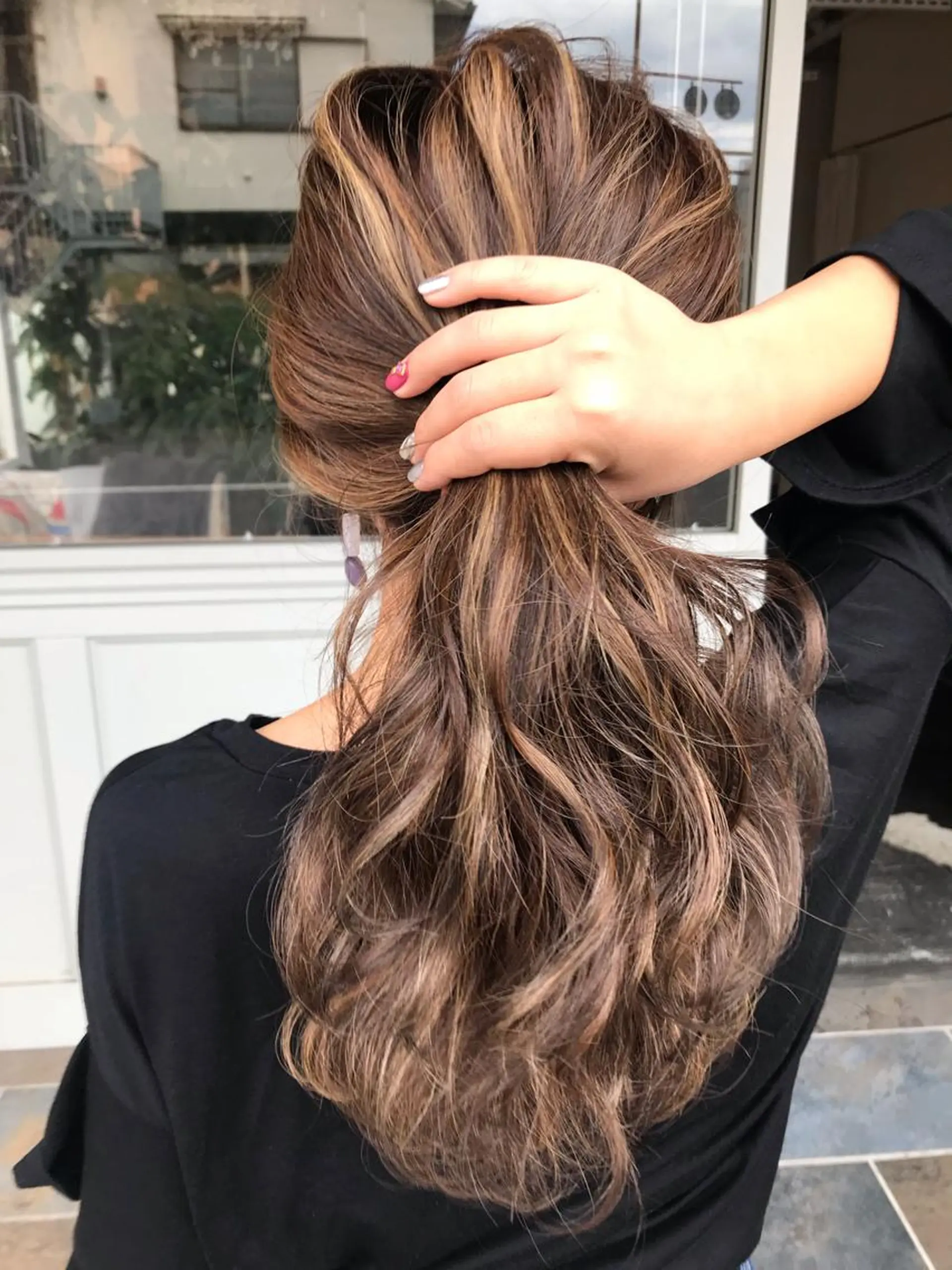 セミロング カラー ヘアアレンジ お団子ヘア 切りっぱなしボブ バレイヤージュ ブリーチ グラデーションカラー Mariana/ 鶴原-ハイライトのヘアスタイル