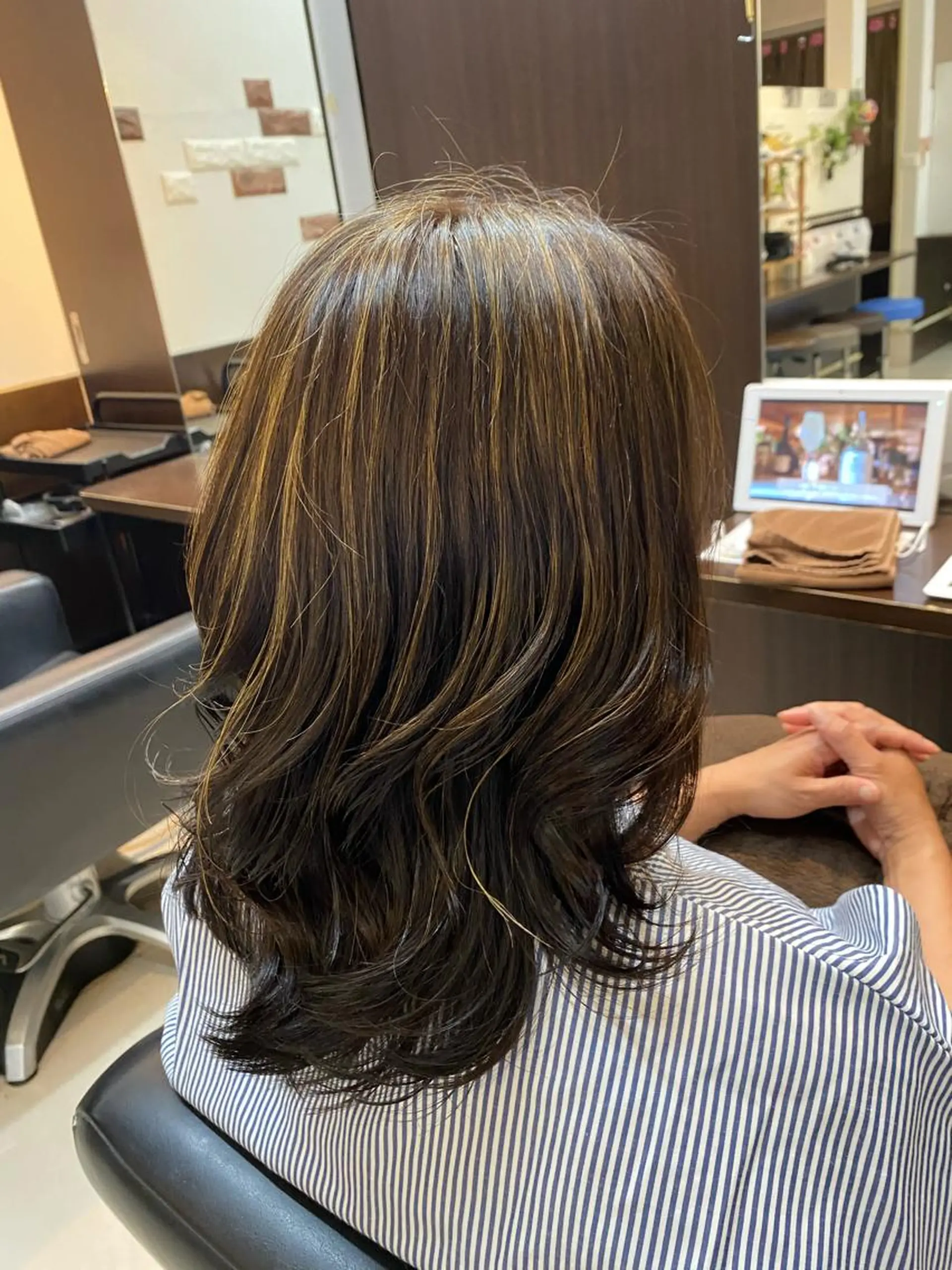 セミロング カラー ハイライトカラー ハイライト ショートボブ✨️ 池田芽生のヘアスタイル