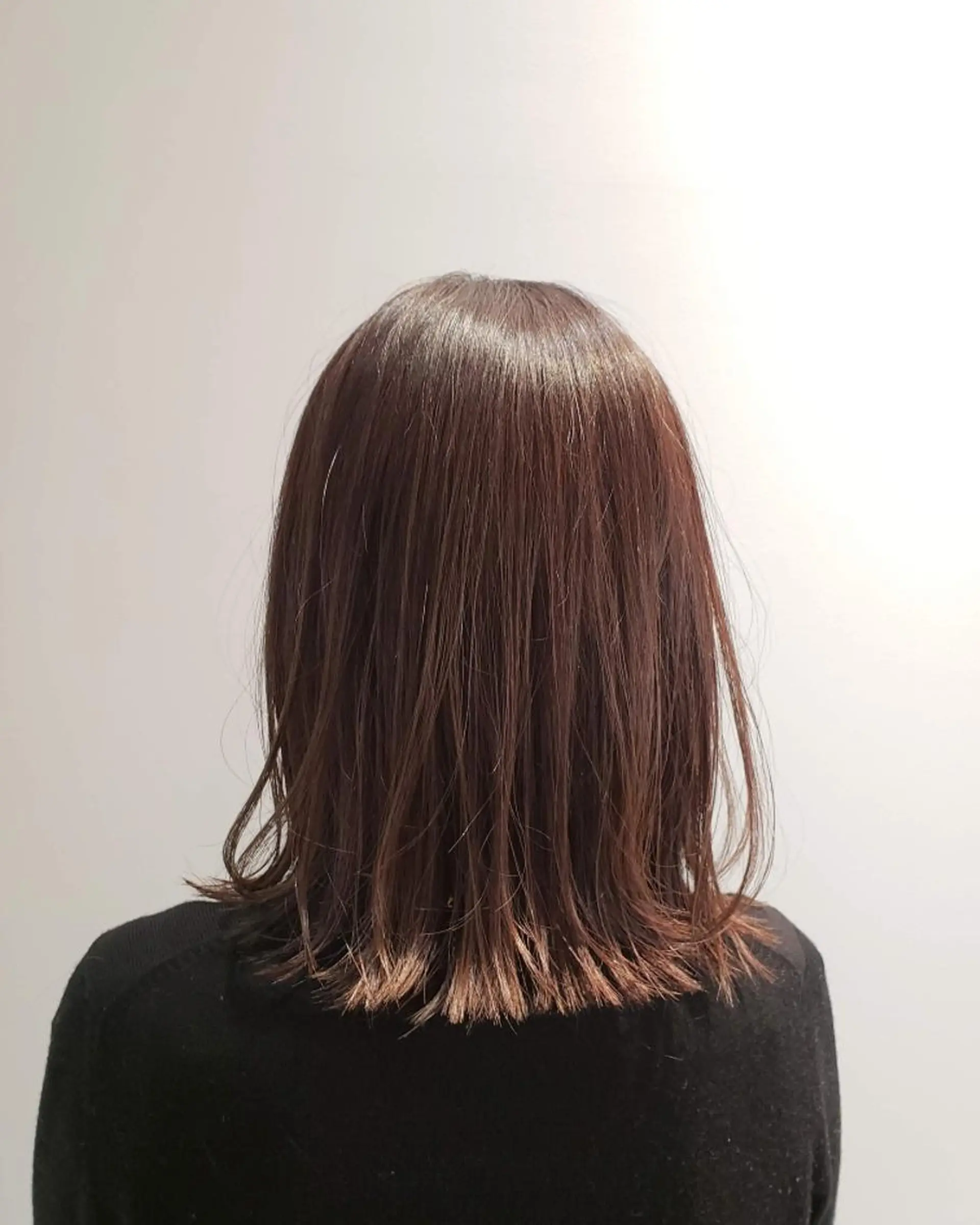 ミディアム カラー 薄葉 美菜子のヘアスタイル