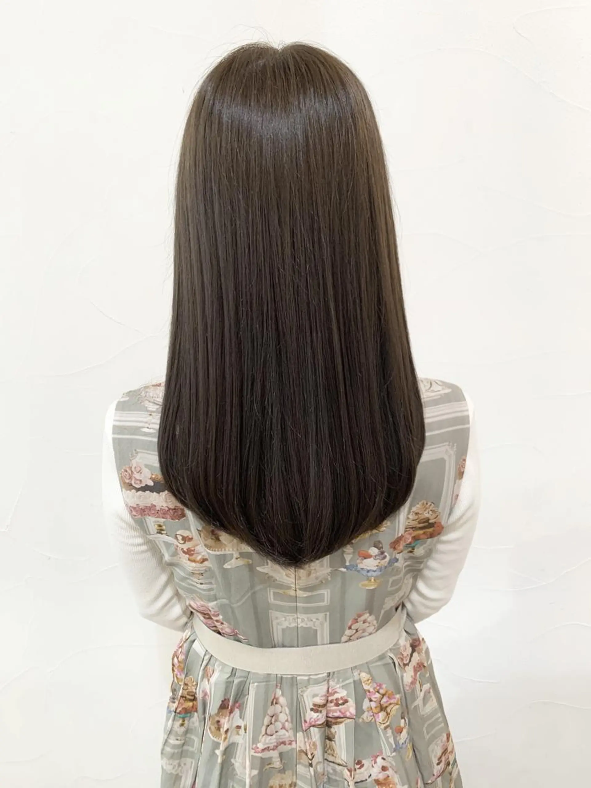 ロング カラー 乳井 悠香のヘアスタイル