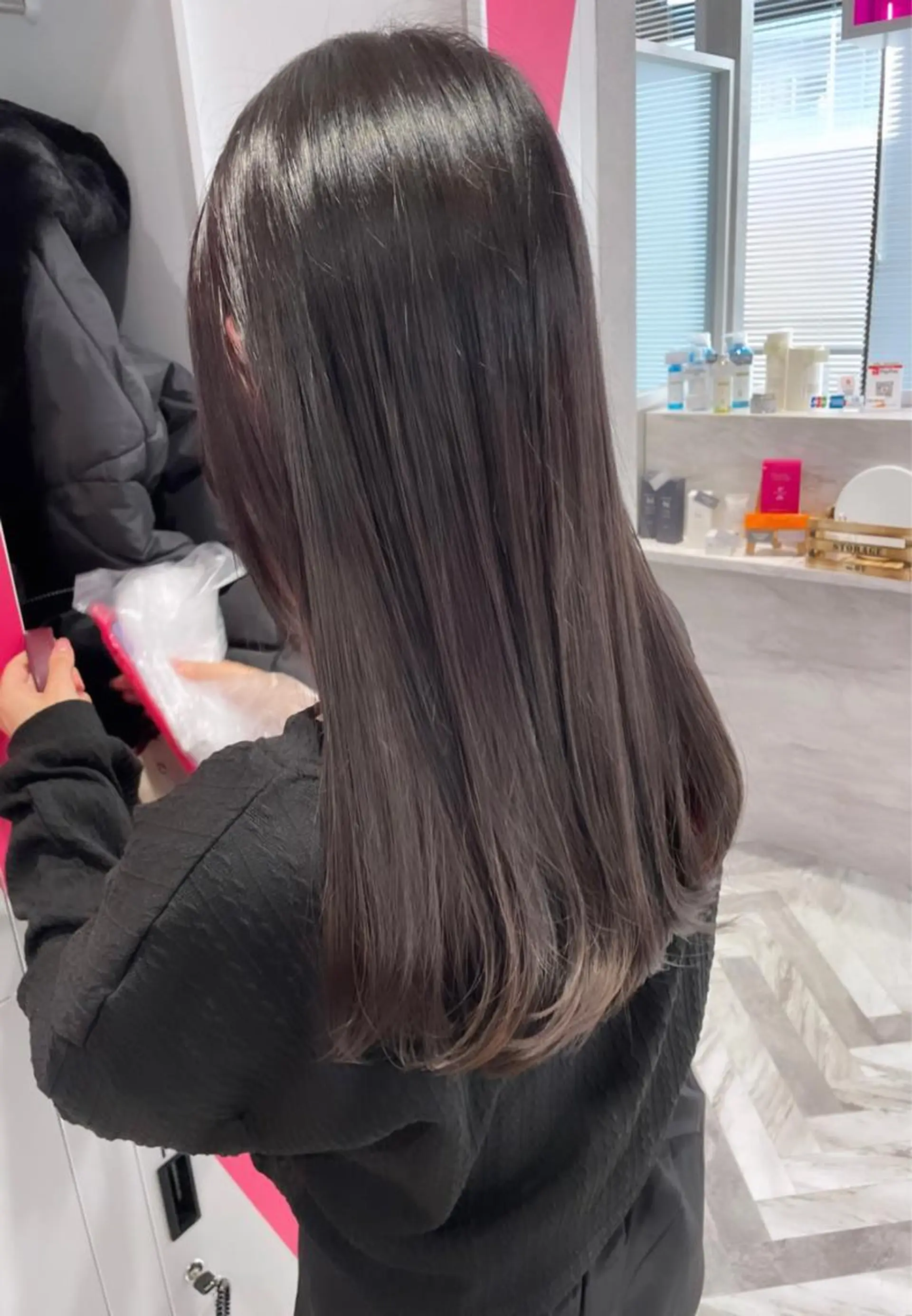 ロング カラー 黒髪 ブルーカラー ブルーブラック 透明感カラー グレージュ ヘアカラー トリートメント パーソナルカラー 藤本夢のヘアスタイル