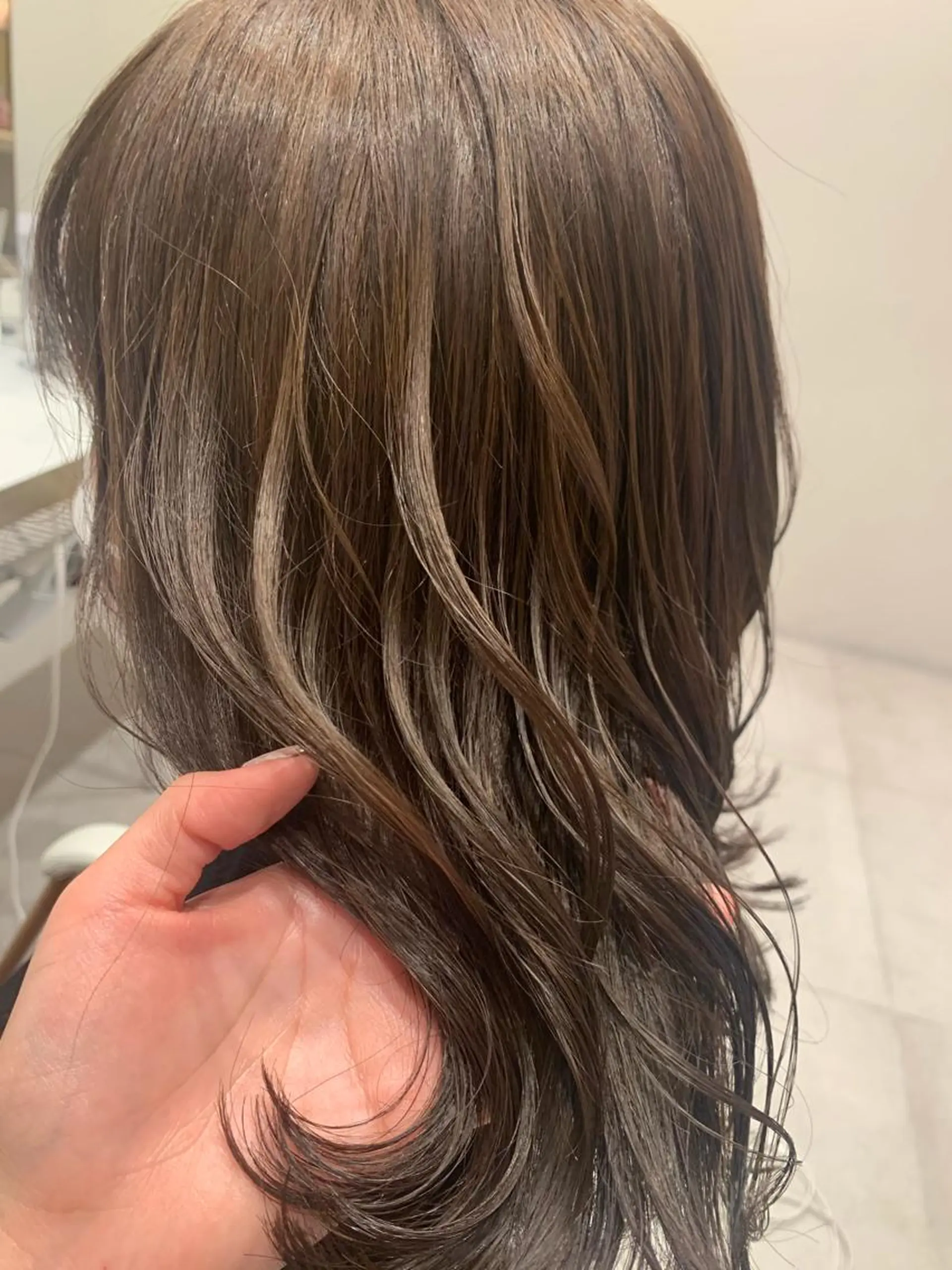 セミロング Toiro所属・🤎小顔レイヤー /ベージュ🤎友香のヘアスタイル