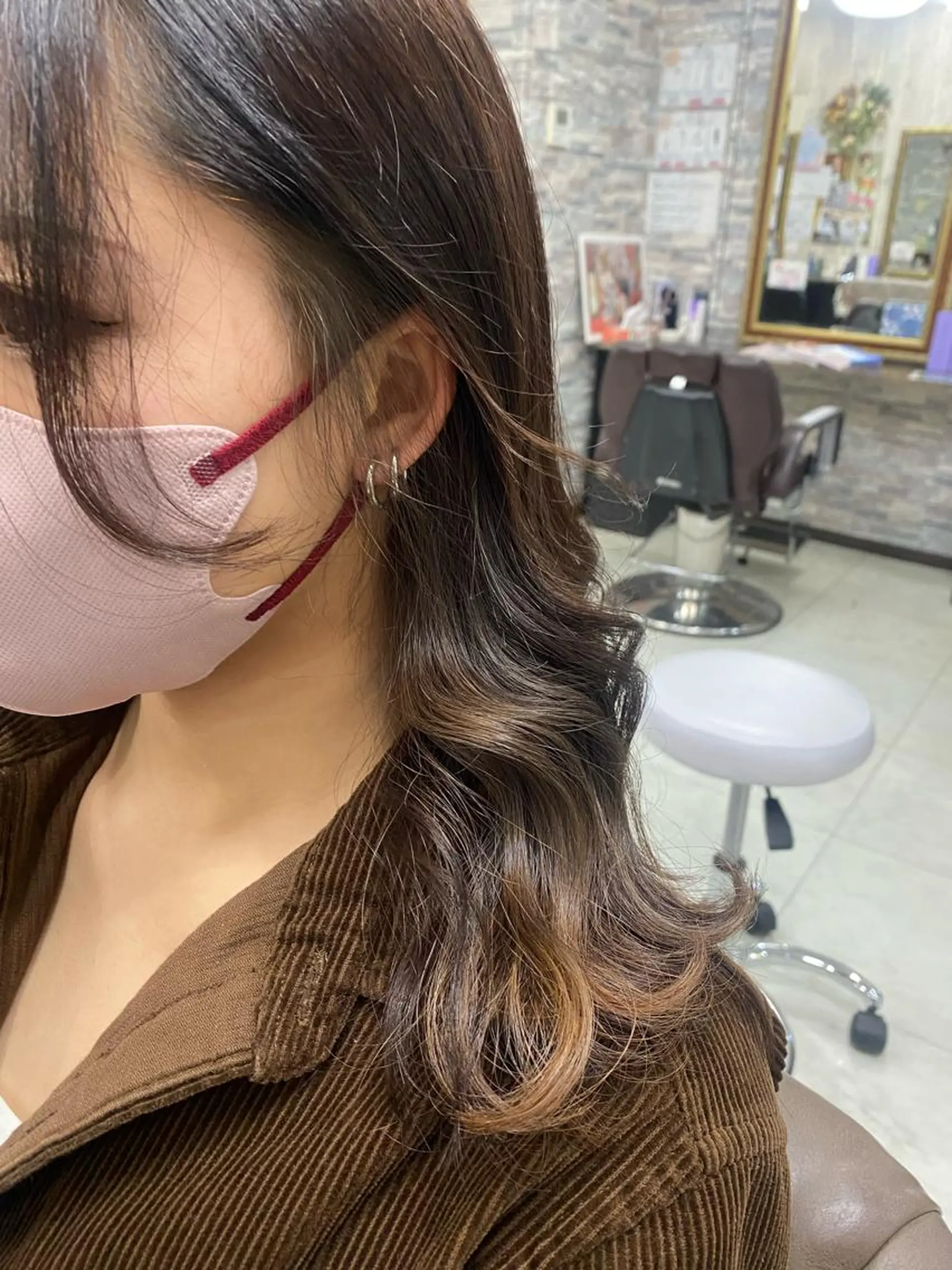 セミロング ヘアカラー 土屋朱理/ ハイトーンカラーのヘアスタイル