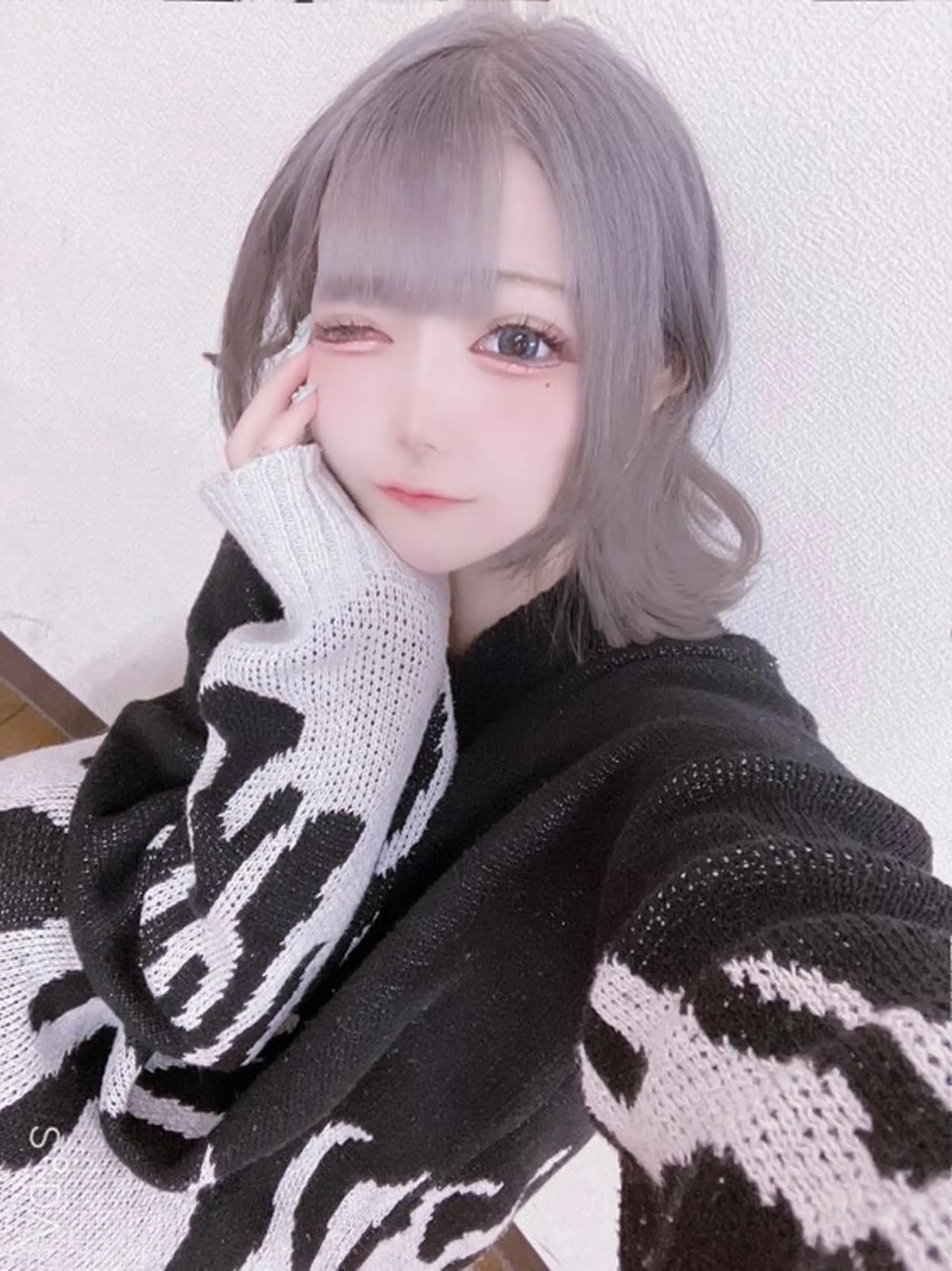 ミディアム 韓国ヘア×ハイトーン AYA💫のヘアスタイル