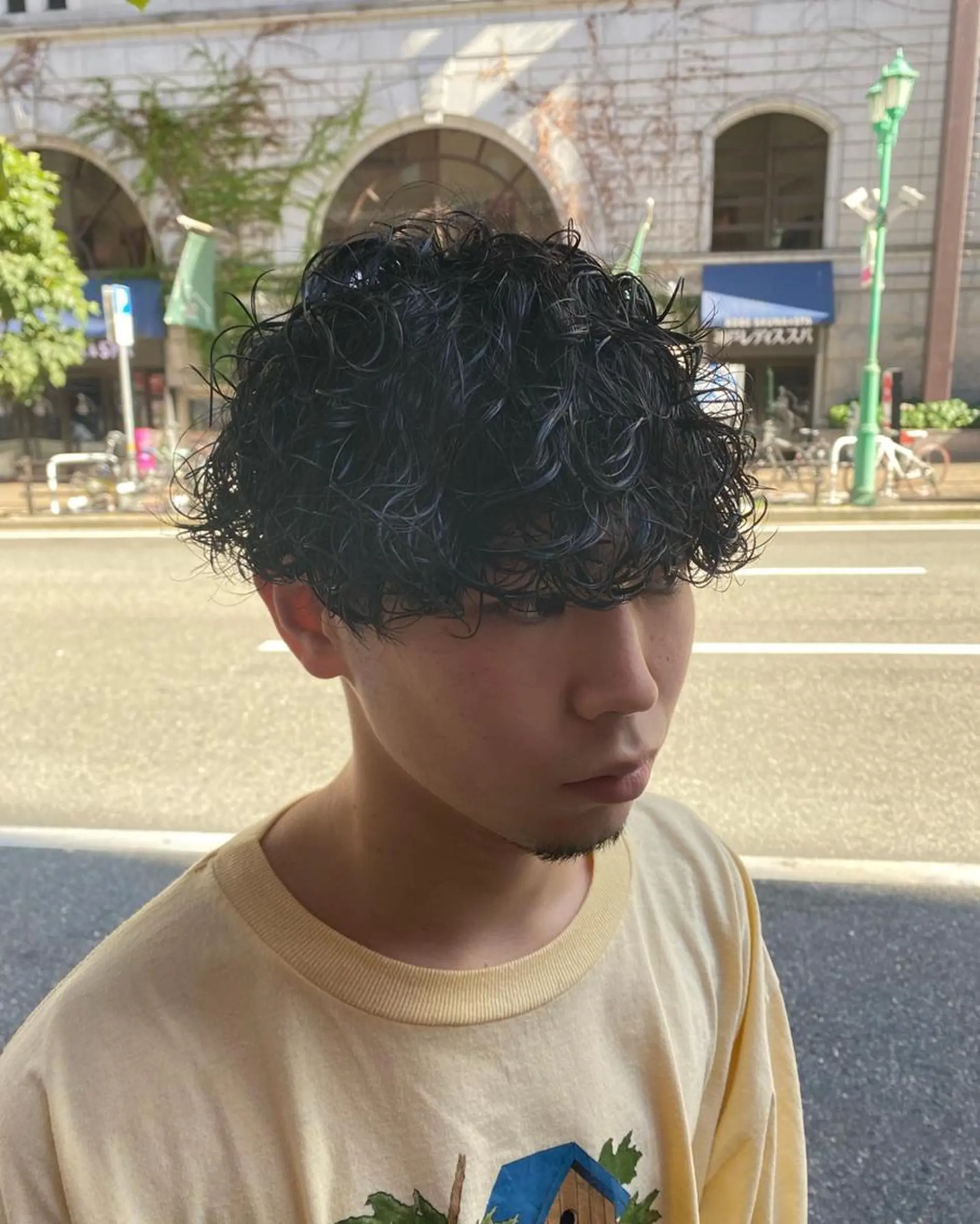 パーマ メンズ 三ノ宮フェザーパーマ 蕃本 啓利のヘアスタイル