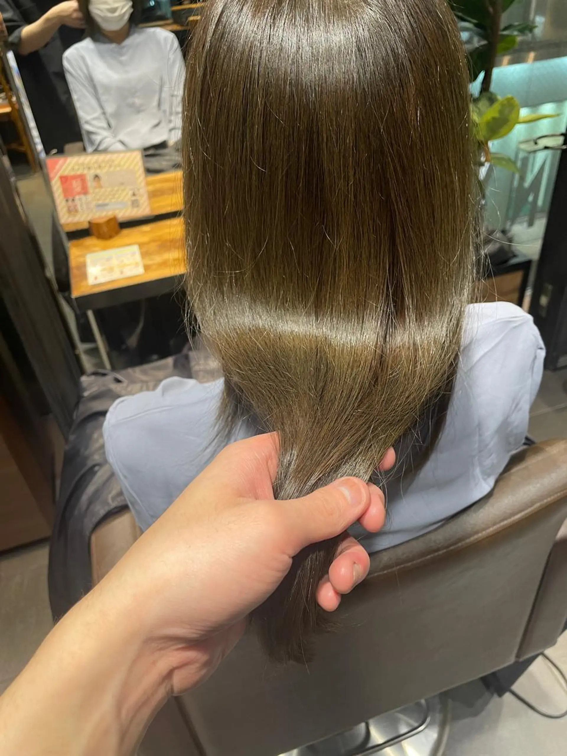 セミロング カット ヘアカラー ブリーチ＆縮毛矯正 🧸tomoki🧸のヘアスタイル