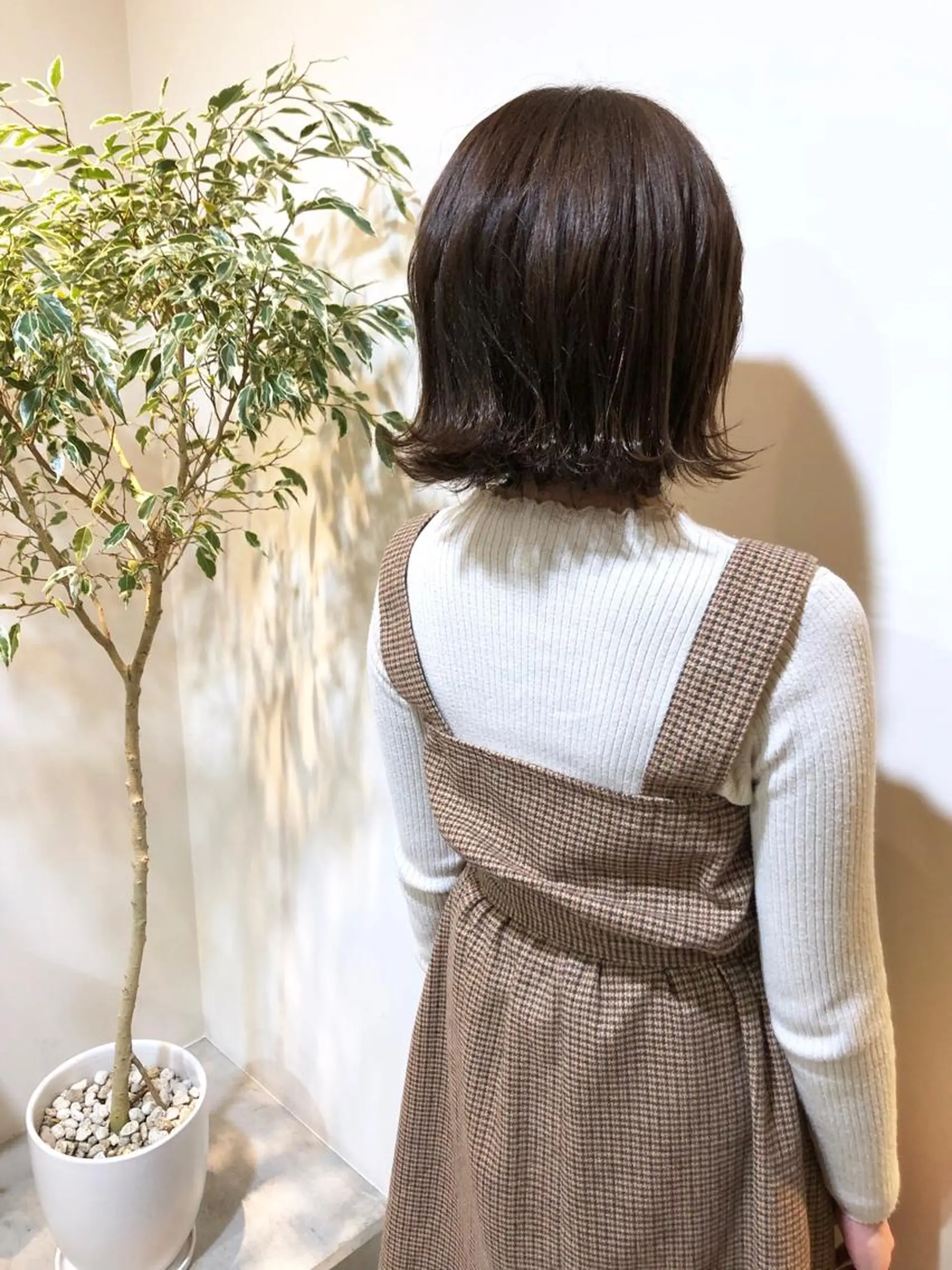 ショート カラー MIOベージュカラー 柔らかいカラーのヘアスタイル