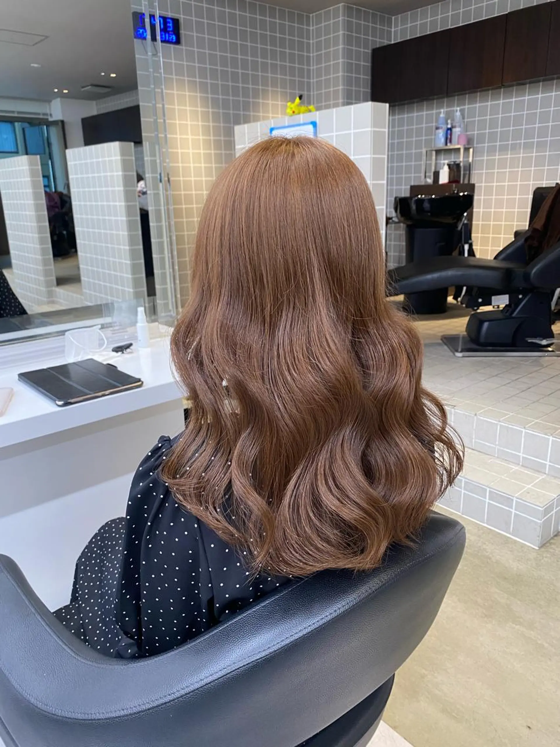 ロング カラー ヘアアレンジ ベージュカラー ブリーチ ミルクティーベージュ ブリーチなしカラー TRUNAIL&EYE所属・TRU Shino🦋のマツエク・マツパデザイン