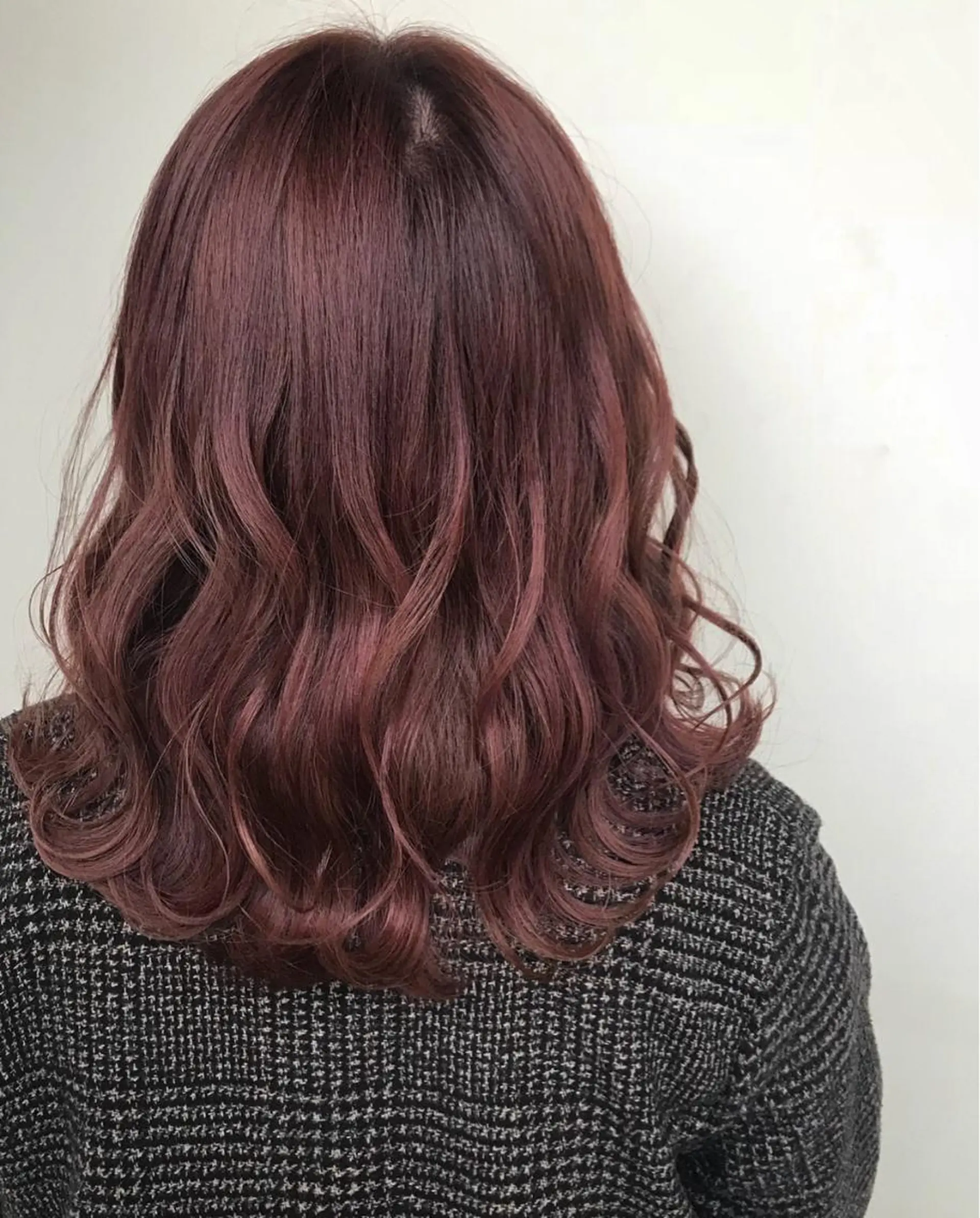 ミディアム カラー ハイライト、レイヤー カット/西梅田/中西のヘアスタイル