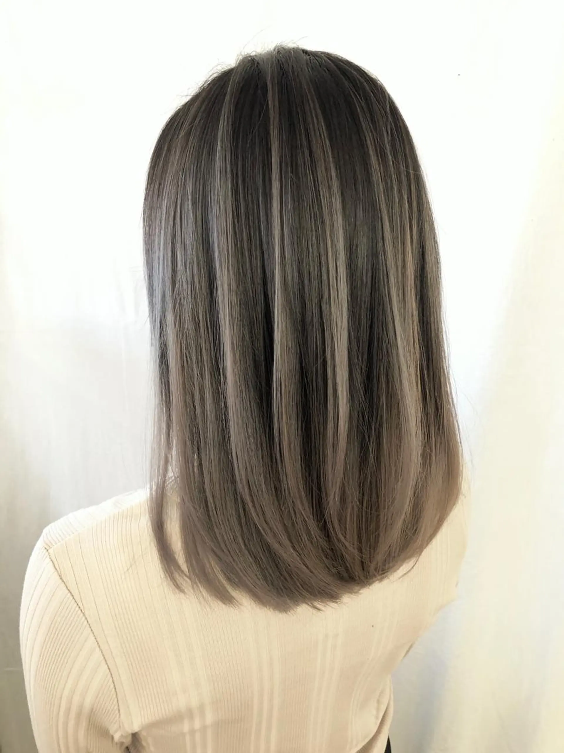 ミディアム カラー かわさき ともやのヘアスタイル