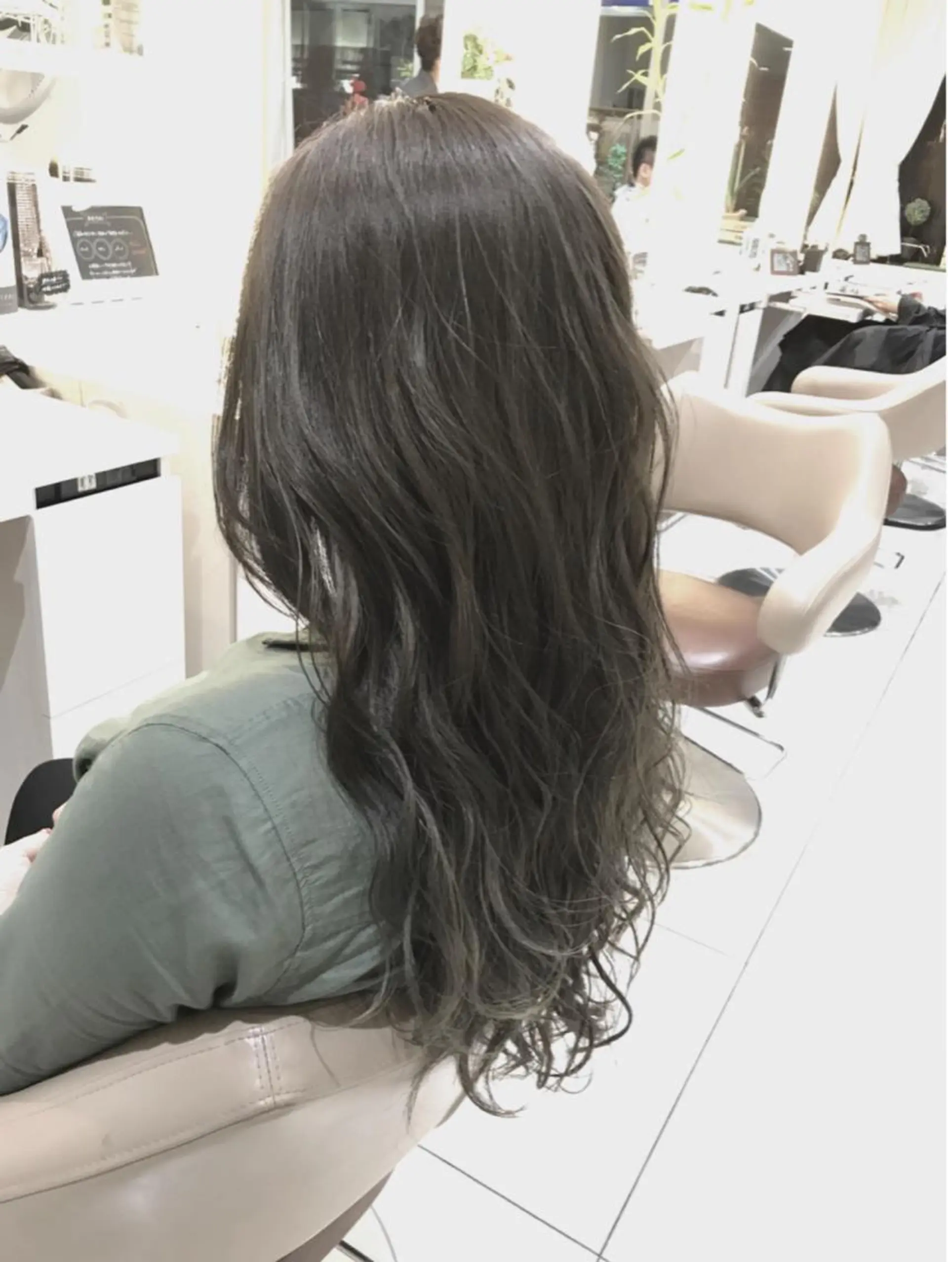 セミロング カラー ブリーチ ケアブリーチ 透明感カラー グレージュ ハイライトカラー カット ヘアカラー 山崎俊輔/髪質改善 /バレイヤージュのヘアスタイル