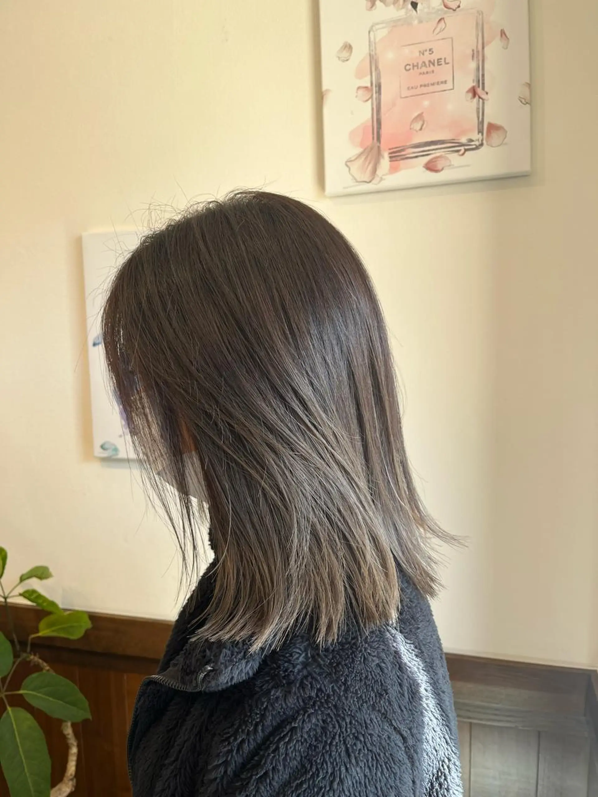 ミディアム カラー アッシュ ベージュカラー ブリーチ グラデーションカラー カット ヘアカラー reFREO所属・ダメージレスカラー 髪質改善reFREOのヘアスタイル