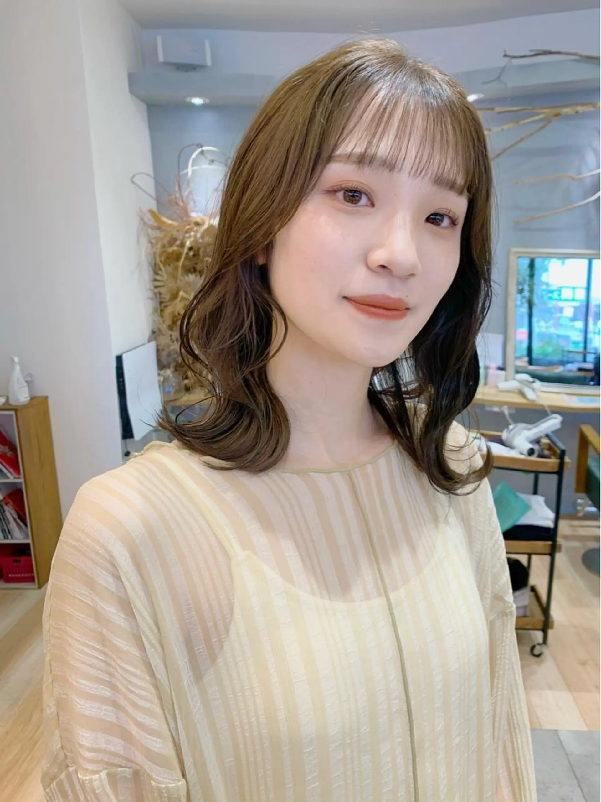 ミディアム カラー 吉原 由菜のヘアスタイル