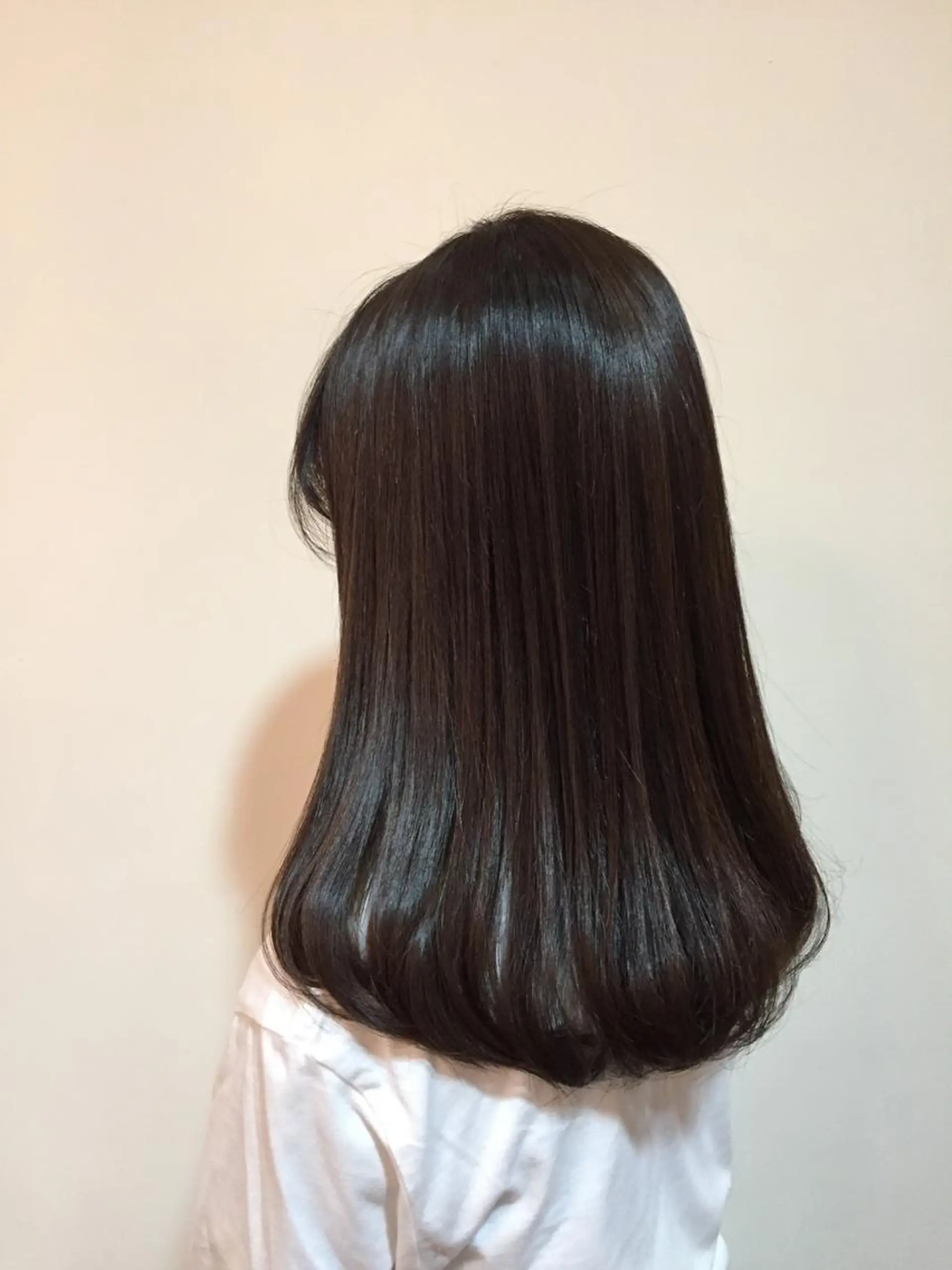 ミディアム レイヤーカット ローレイヤー 三好 美里のヘアスタイル