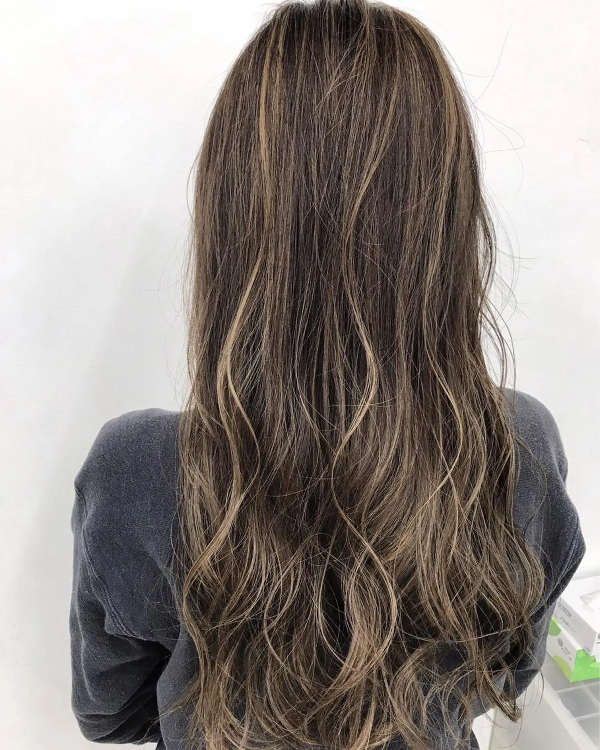 ロング 白髪ぼかしハイライト めさきすずなのヘアスタイル