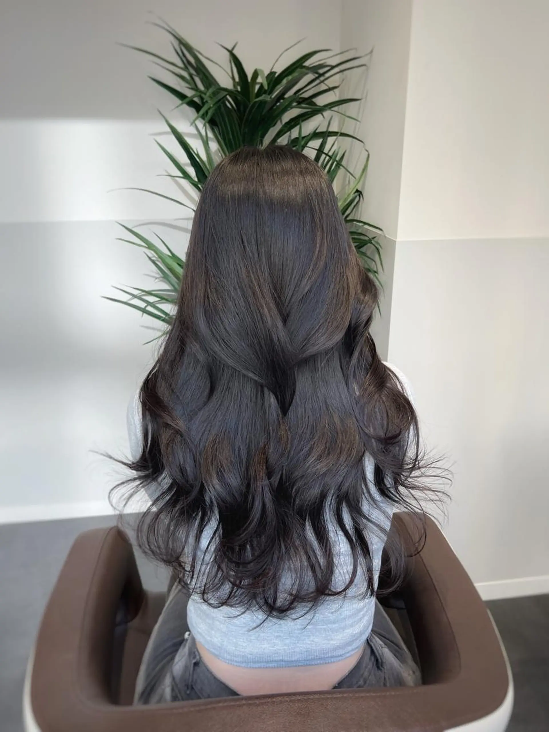 ロング カラー 韓国風カラー くびれヘア 顔周りカット 髪質改善 ヨシンモリ カット ヘアカラー トリートメント SALOWIN east店6F所属・TAKUMI 【美髪特化】のヘアスタイル