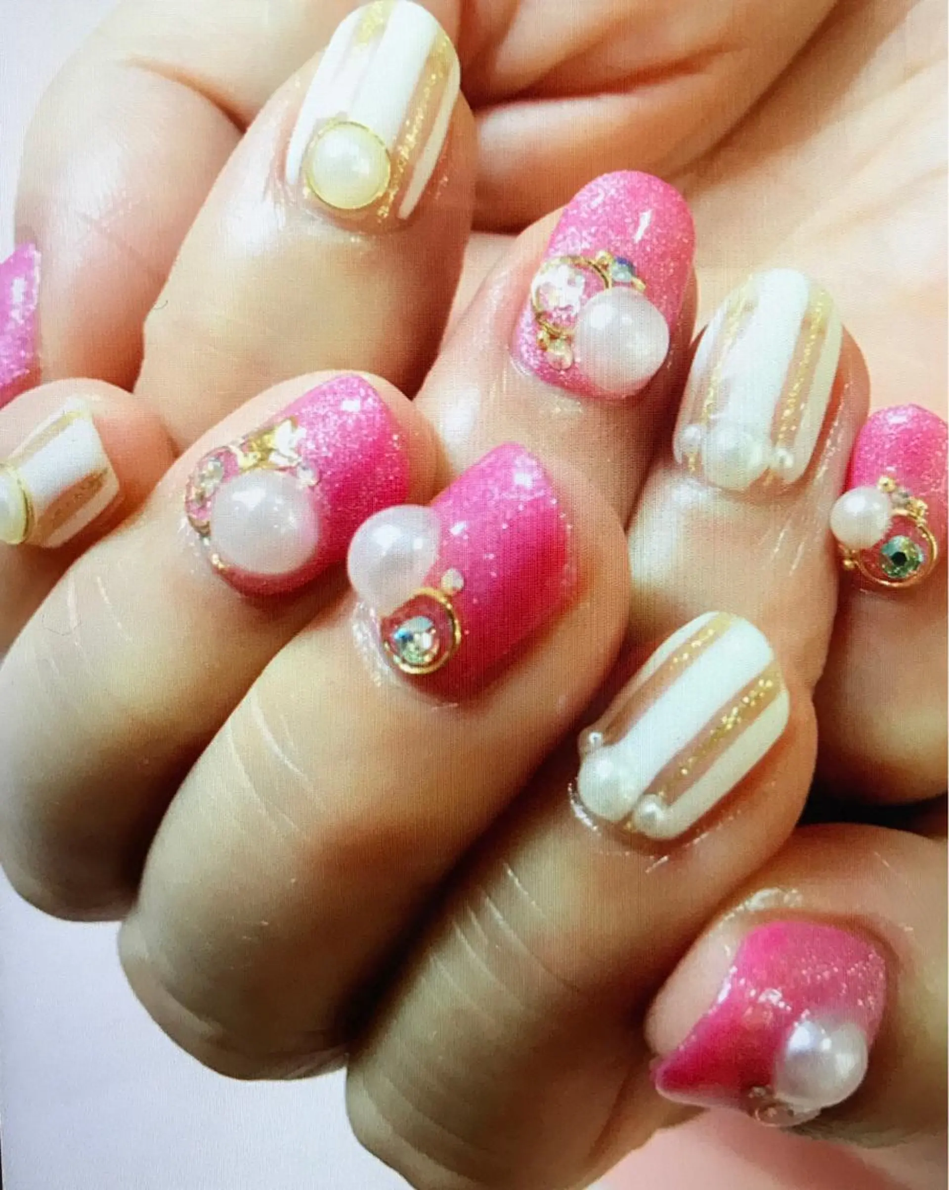 ネイル アートネイル ストーンネイル ネイル/耳つぼ /新ホワイトニングのネイルデザイン