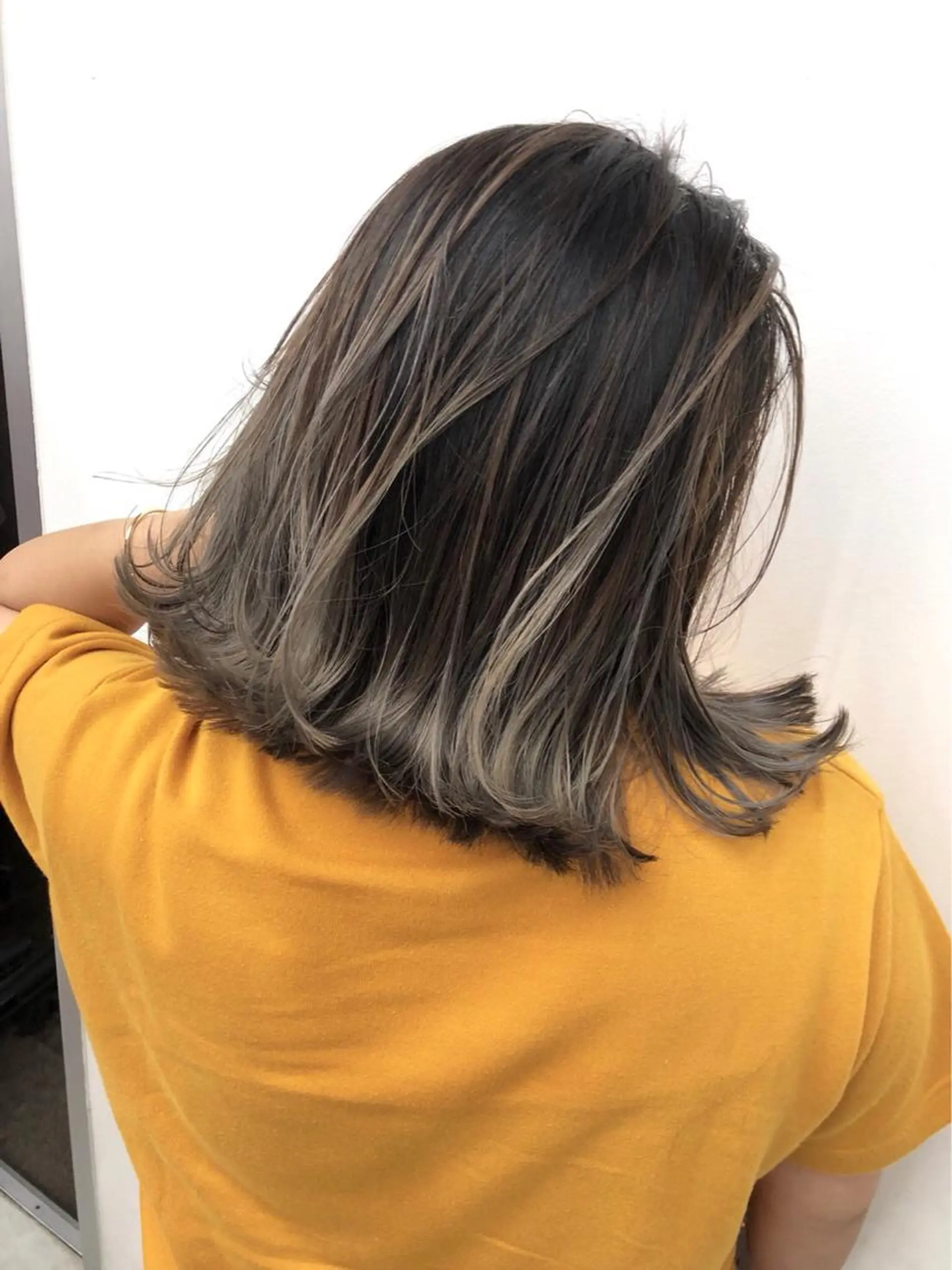 ミディアム レイヤーカット 岸 保奈美のヘアスタイル