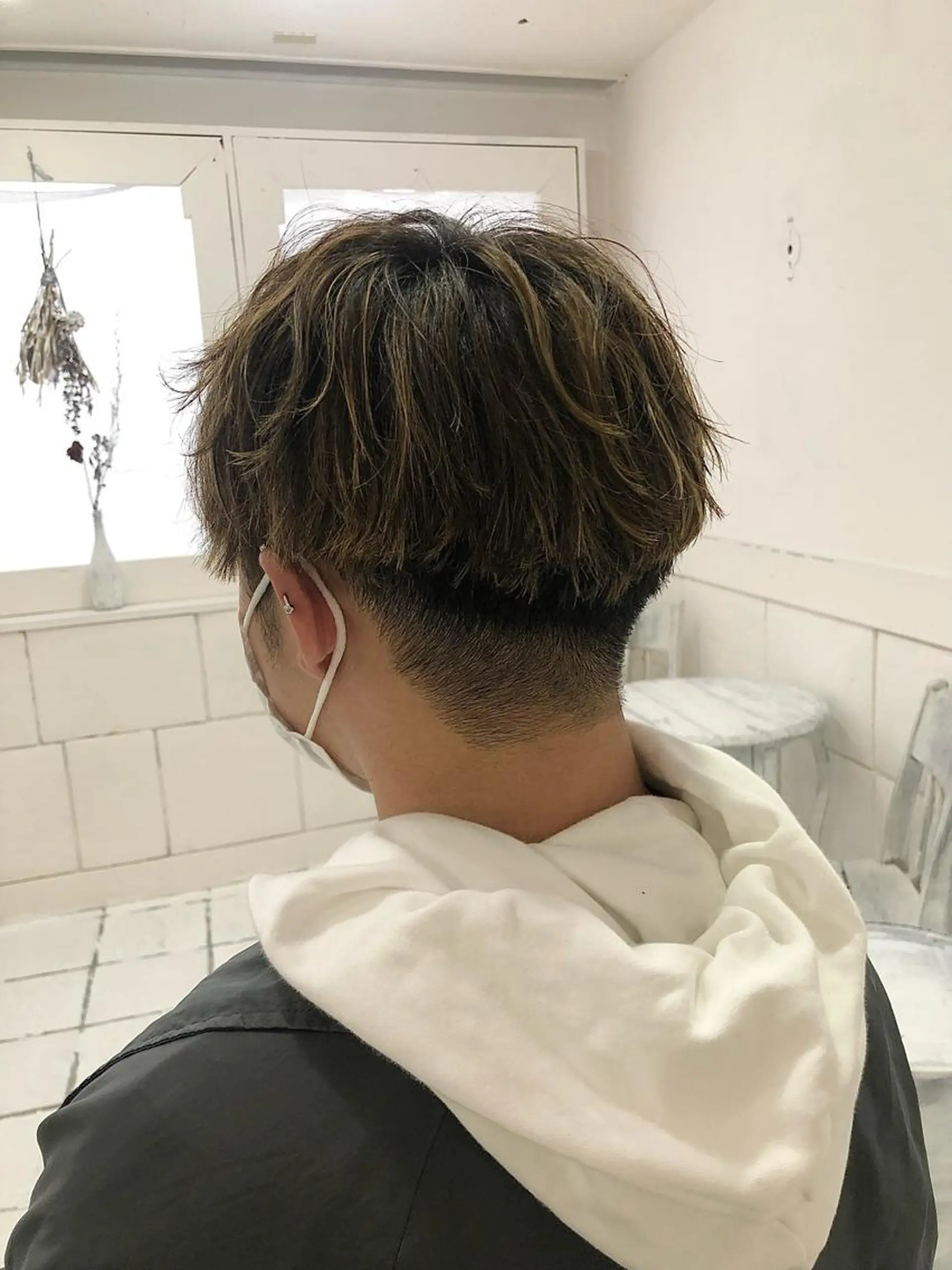 メンズ マッシュ 刈り上げ カット NeF所属・miku🌿‬ メンズバレイヤージュのヘアスタイル