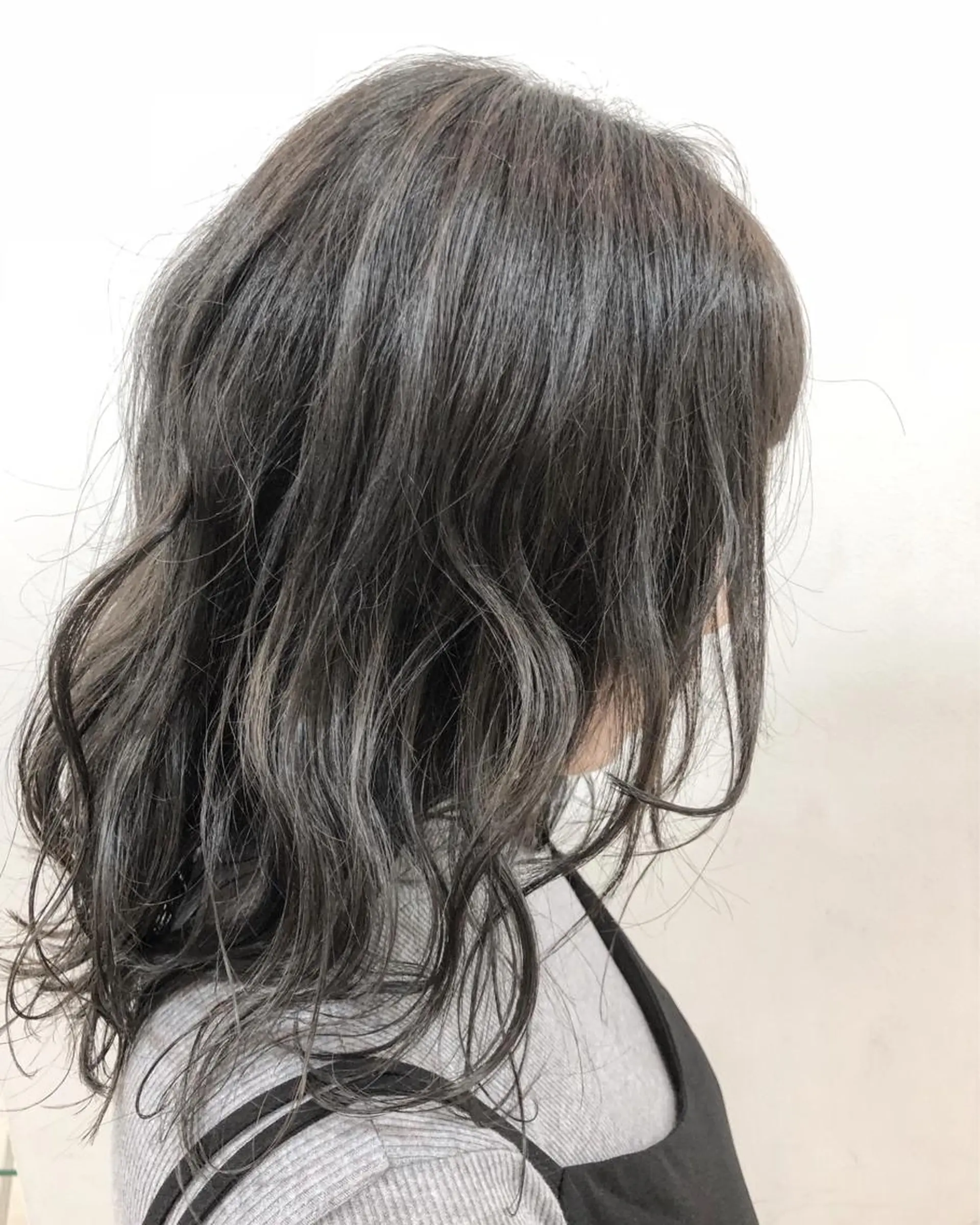 ミディアム カラー ダークグレー 縮毛矯正⭐️ TAKAHIROのヘアスタイル