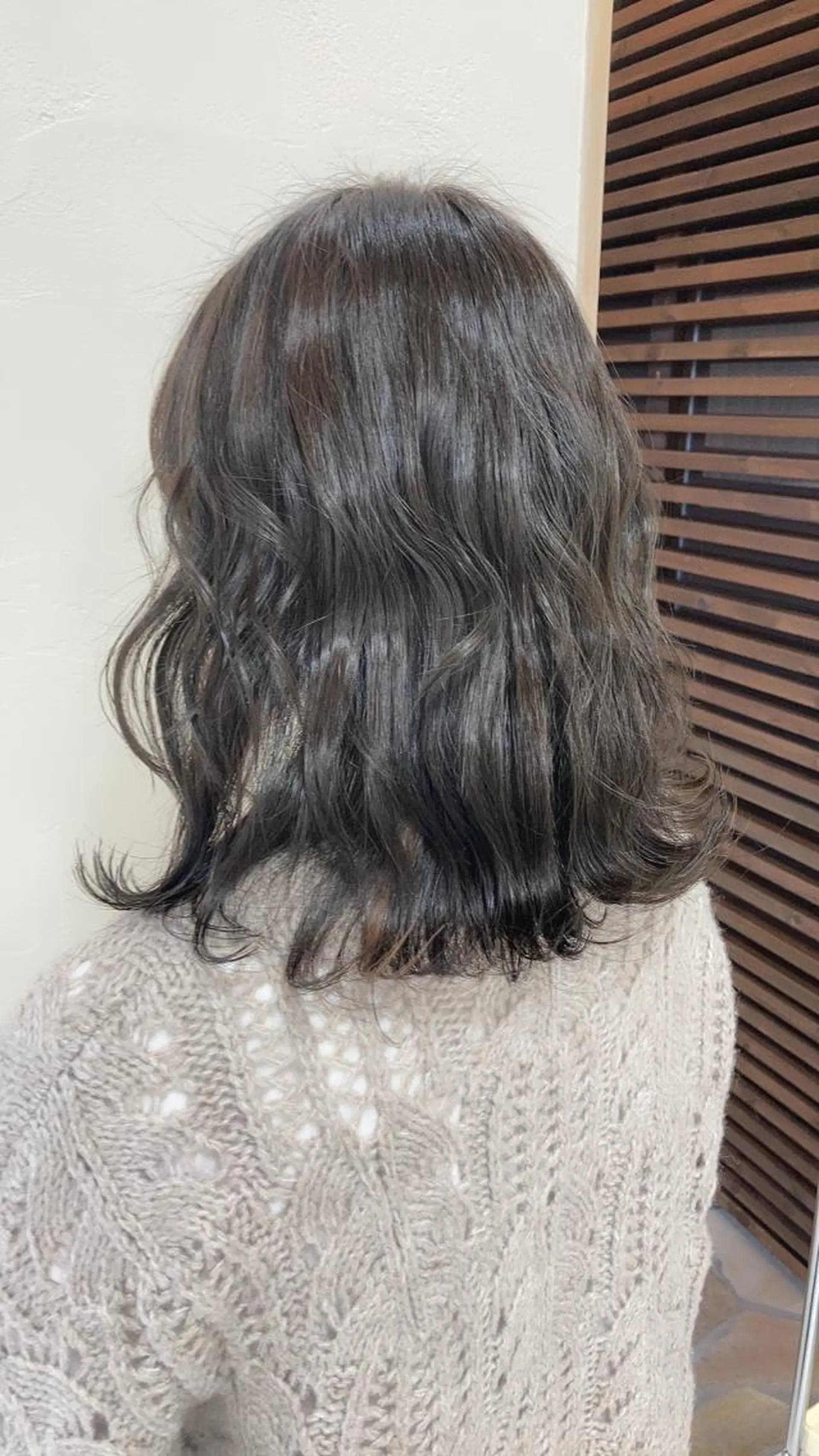 ミディアム カラー グレージュ オリーブグレージュ オリーブグレー 浅岡 のどかのヘアスタイル