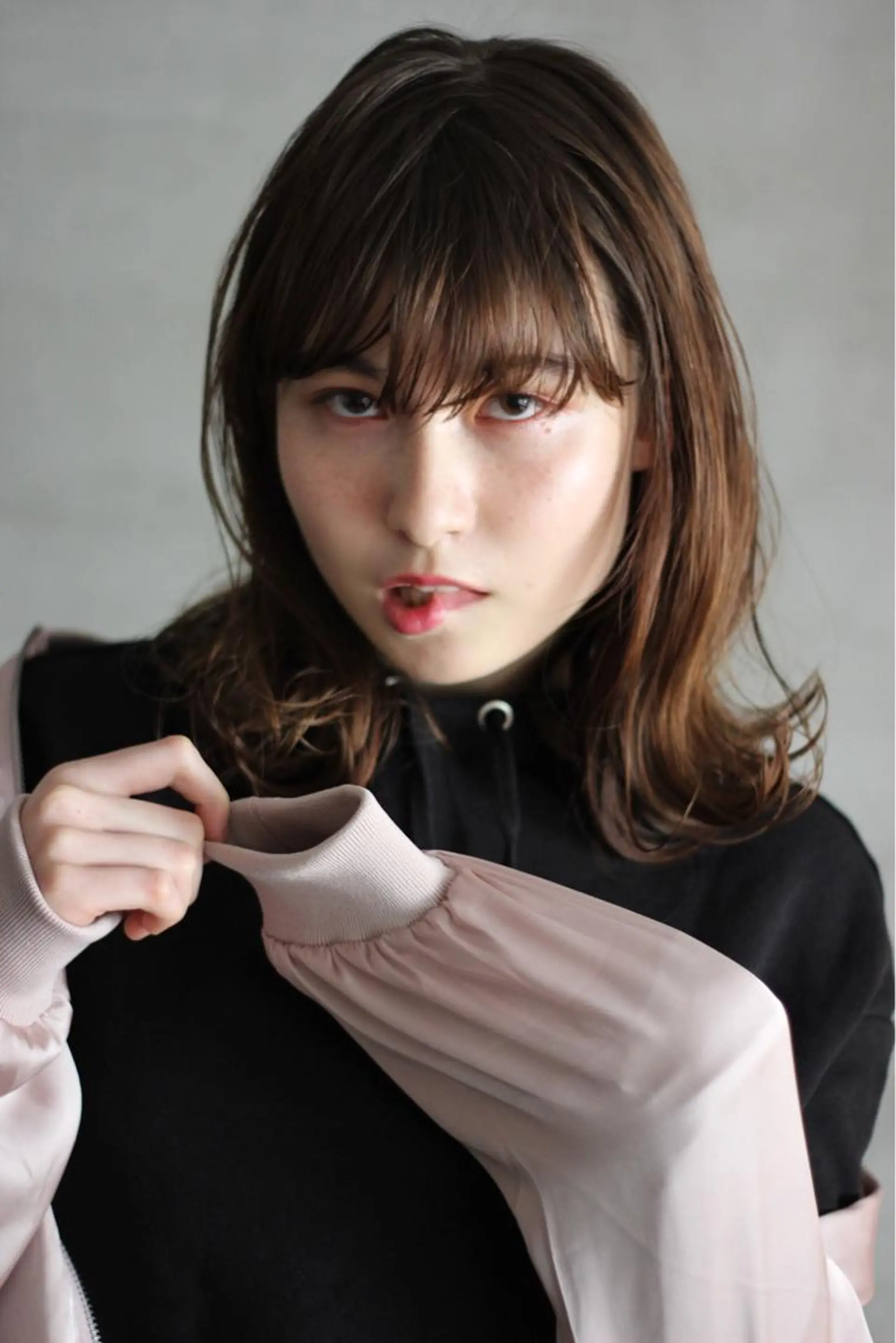 ミディアム カラー 外ハネヘア 大西 直人のヘアスタイル